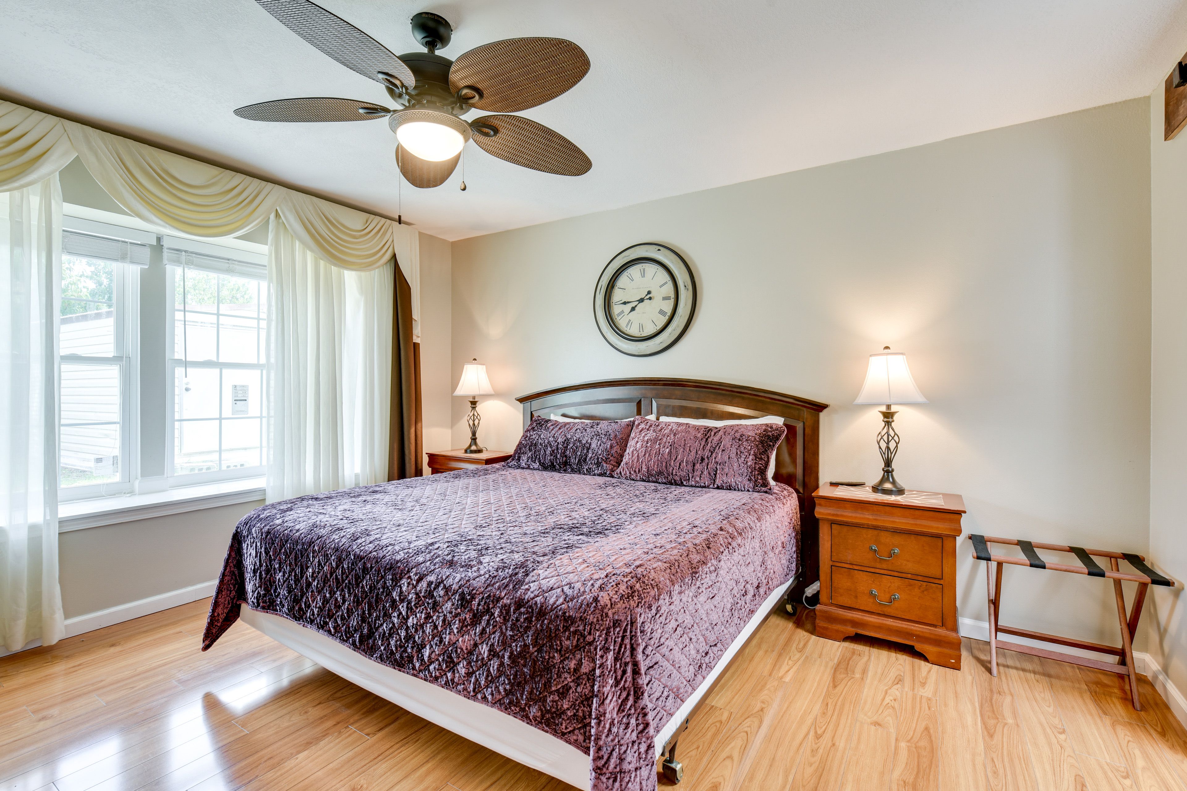 Bedroom 1 | King Bed | Smart TV