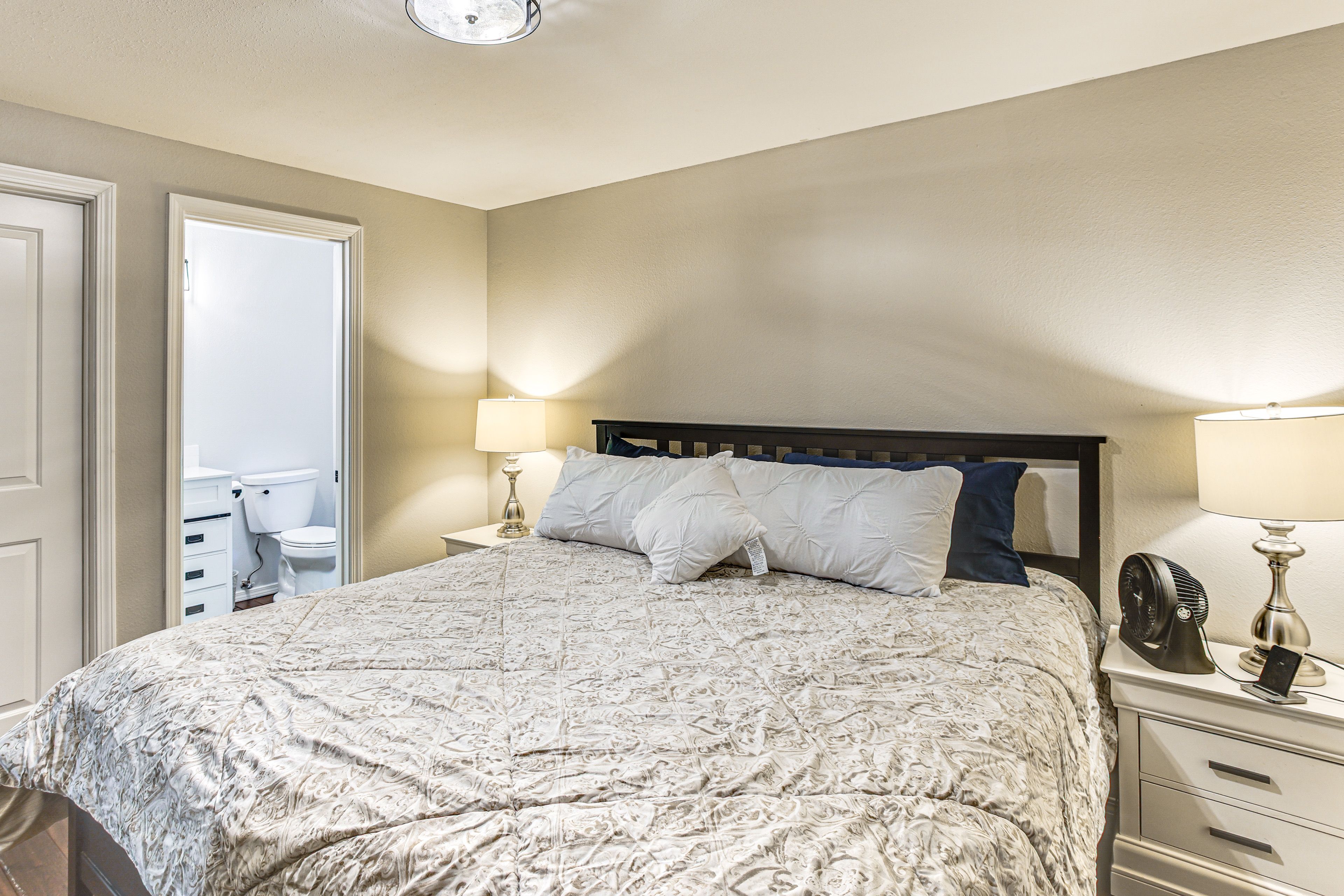 Bedroom 1 | King Bed | Smart TV