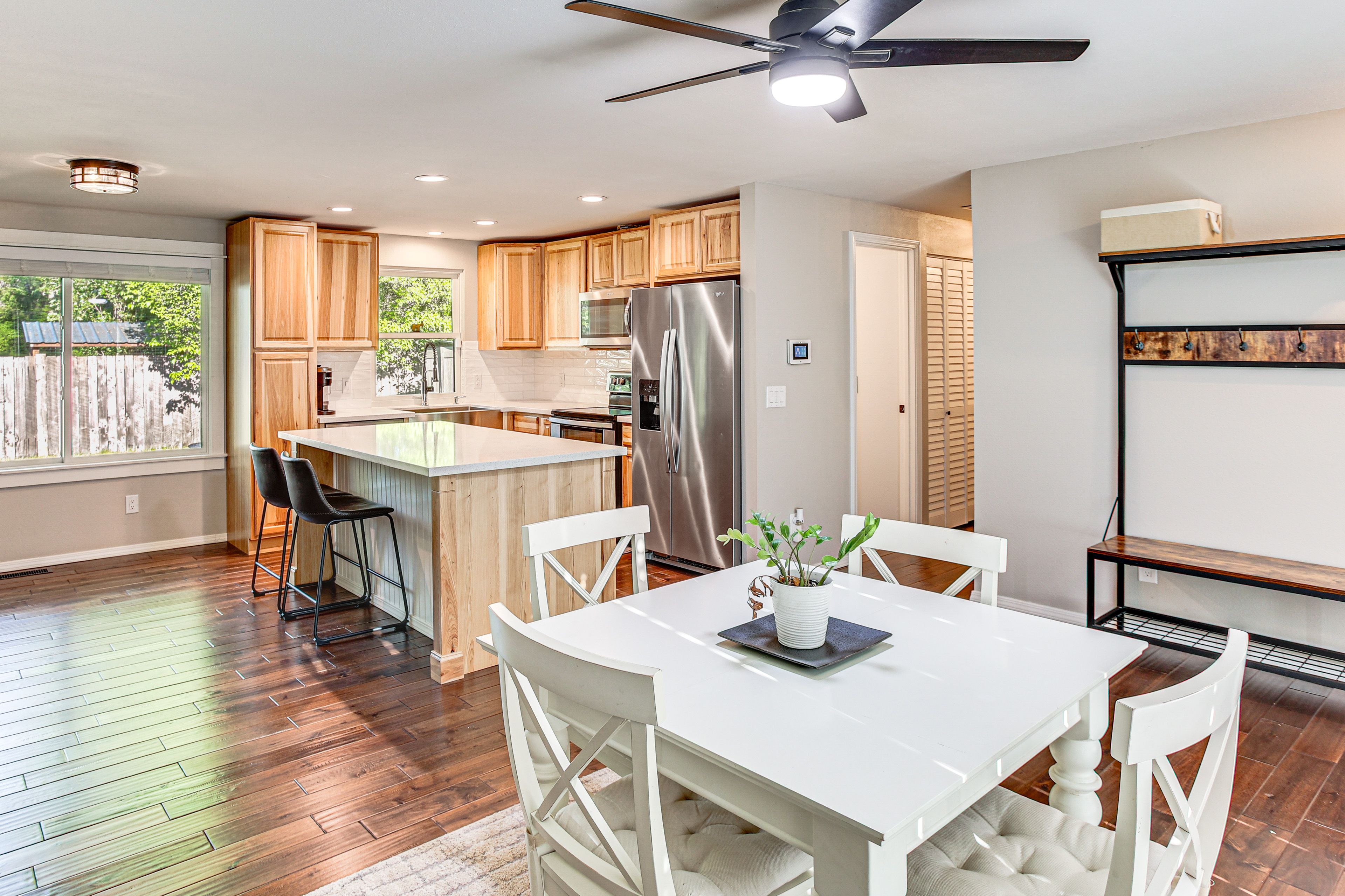 Dining Area | Dishware/Flatware