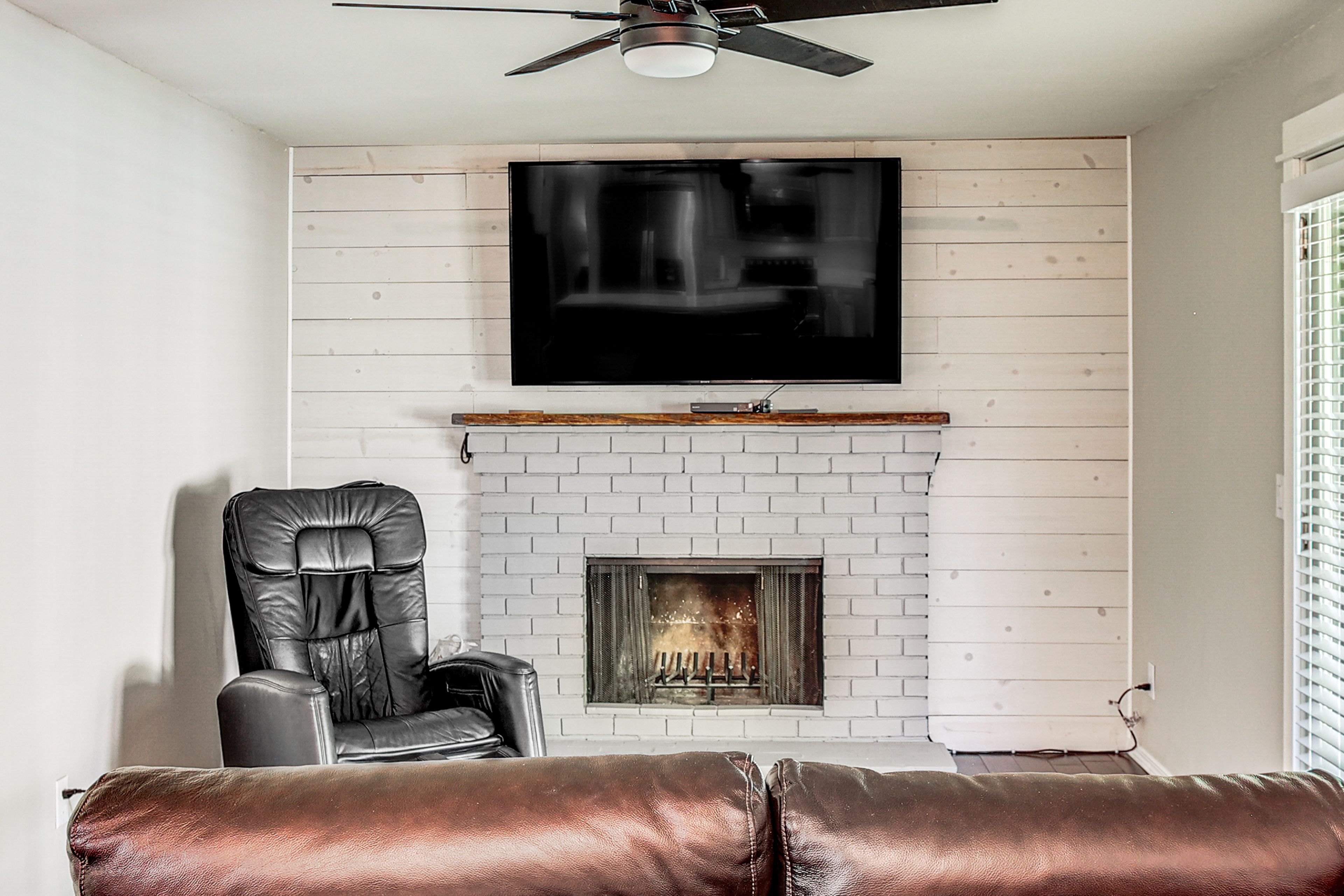 Living Room | Single-Story Home | Central A/C & Heating