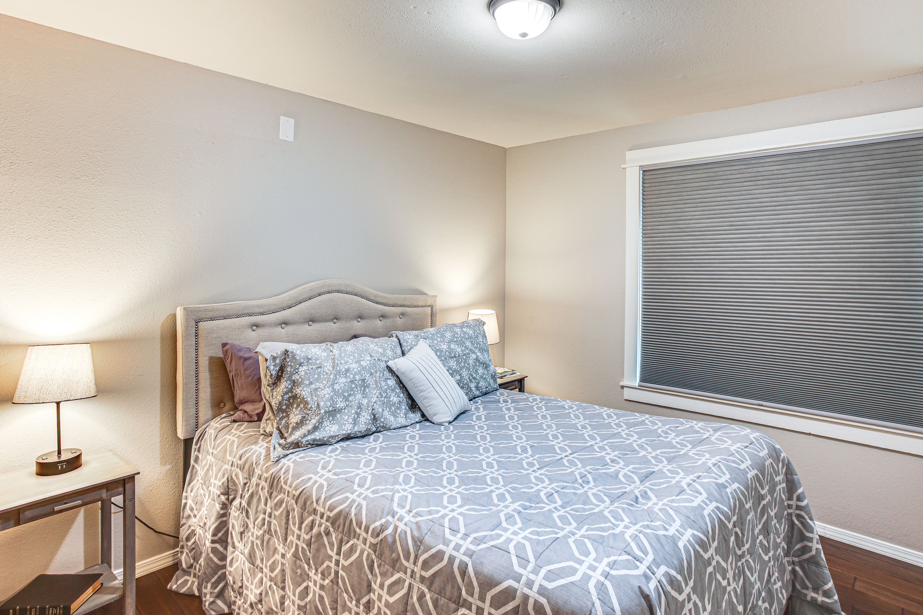 Bedroom 2 | Queen Bed