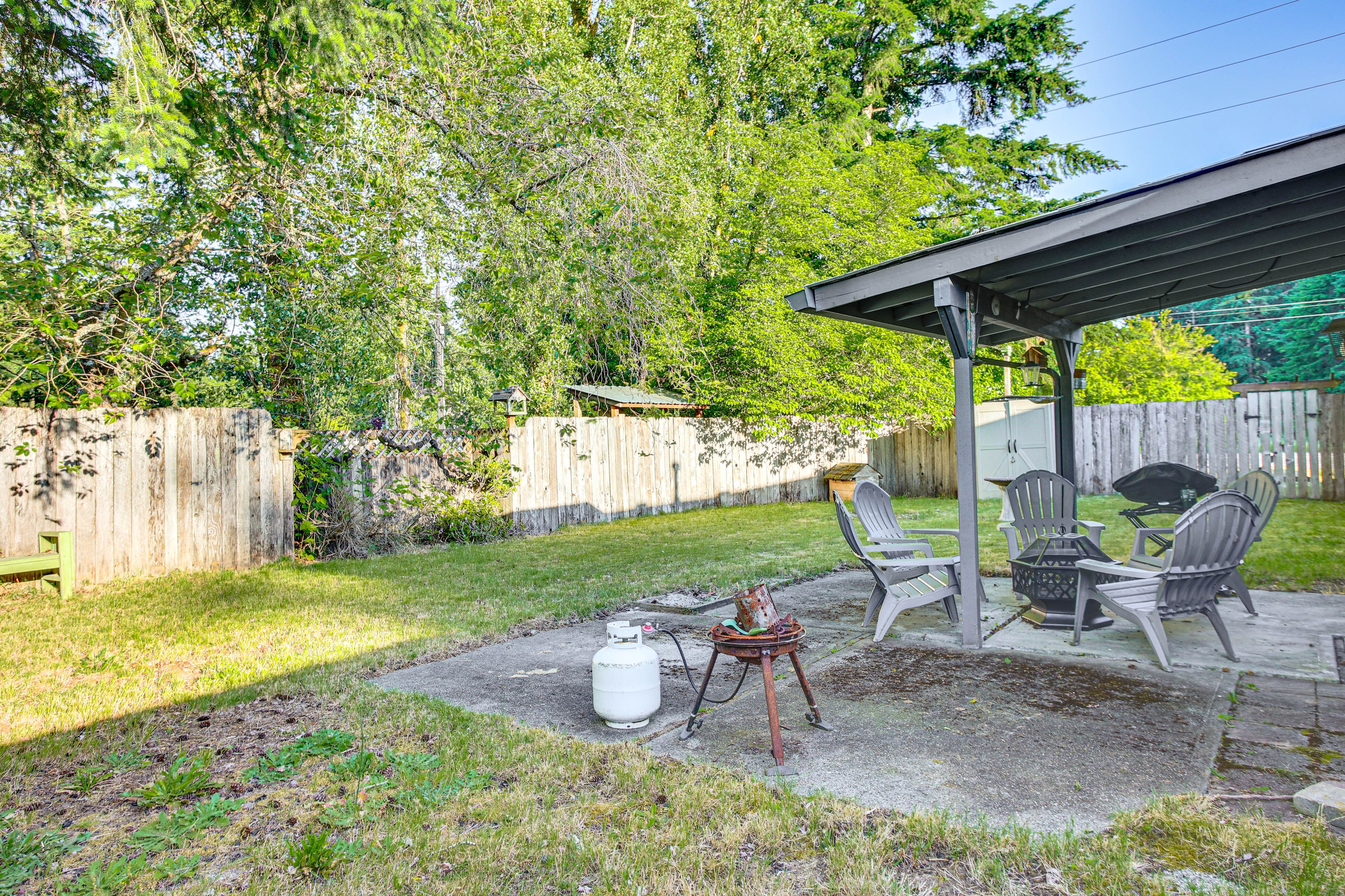 Fenced-In Yard | Wood-Burning Fire Pit | Grill | Seating