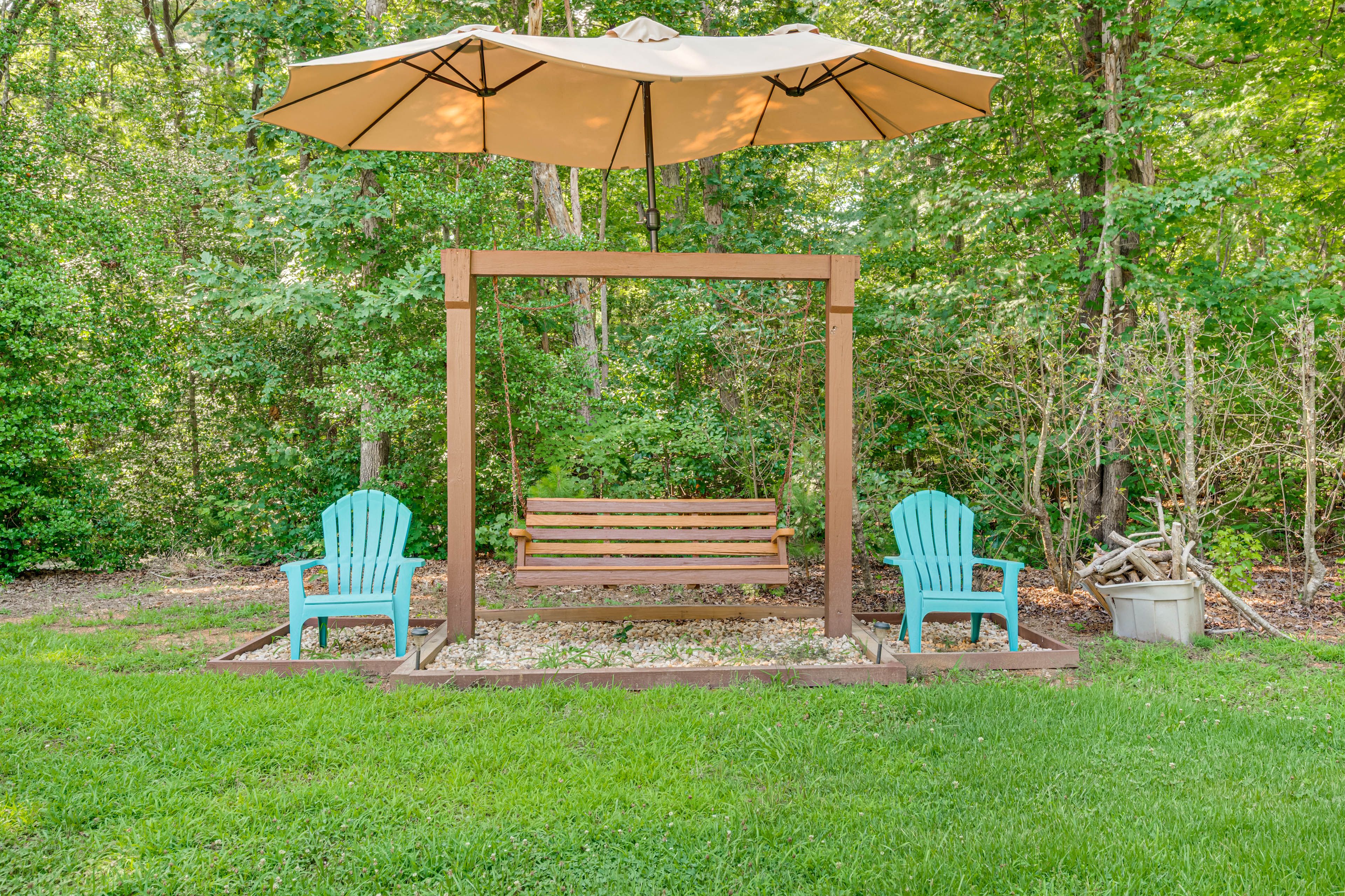 Backyard | Bench Swing