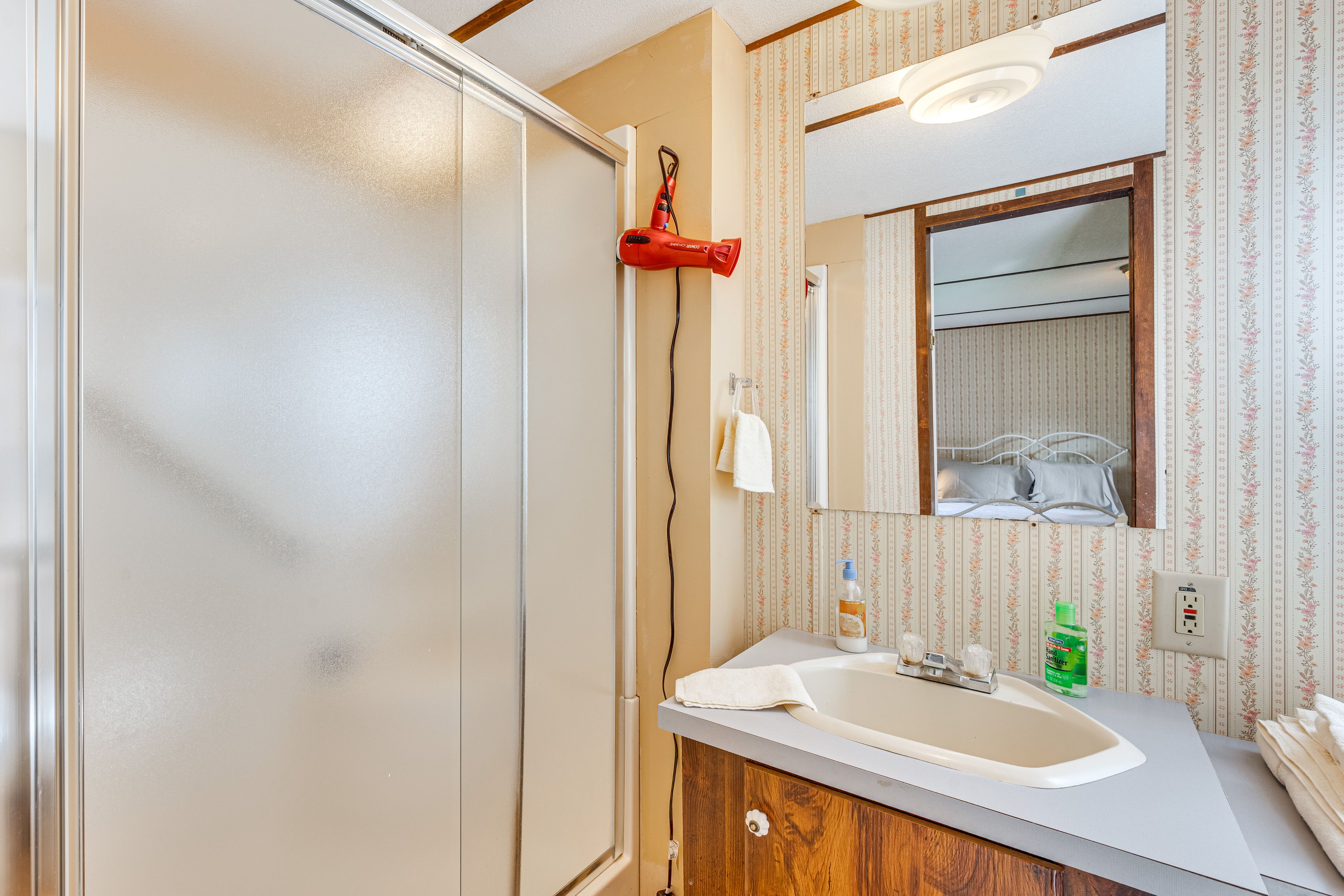 En-Suite Bathroom | Towels Provided