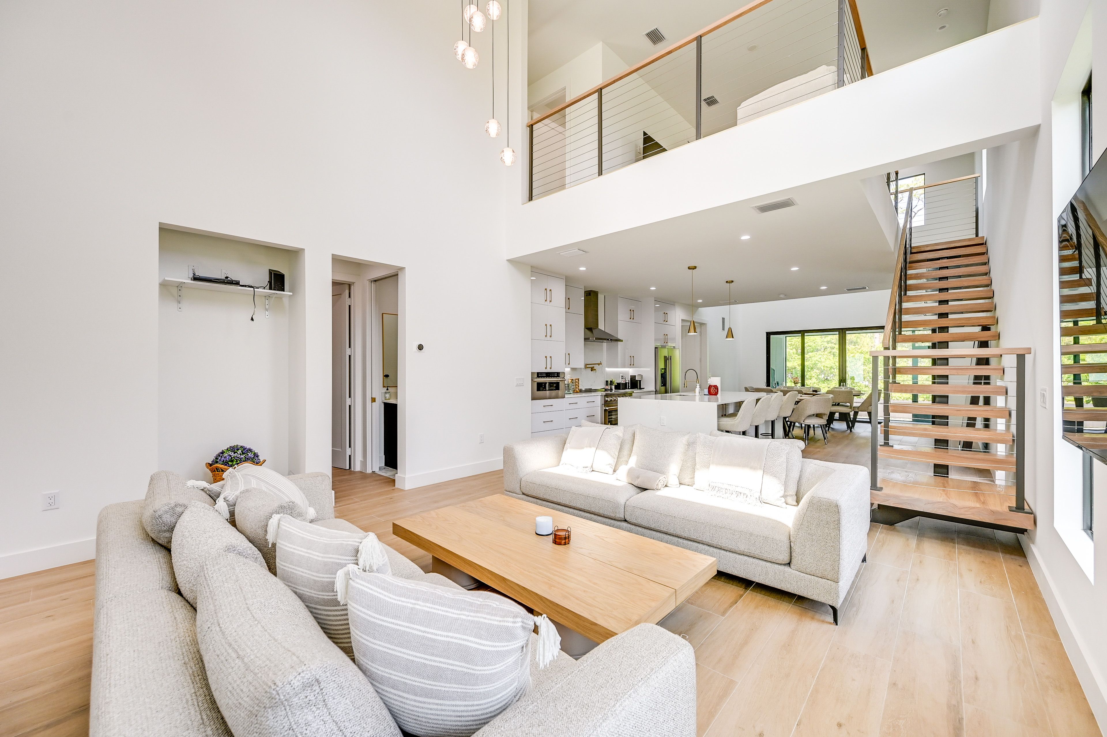 Living Room | Free WiFi | Smart TV | Central A/C | 1st Floor