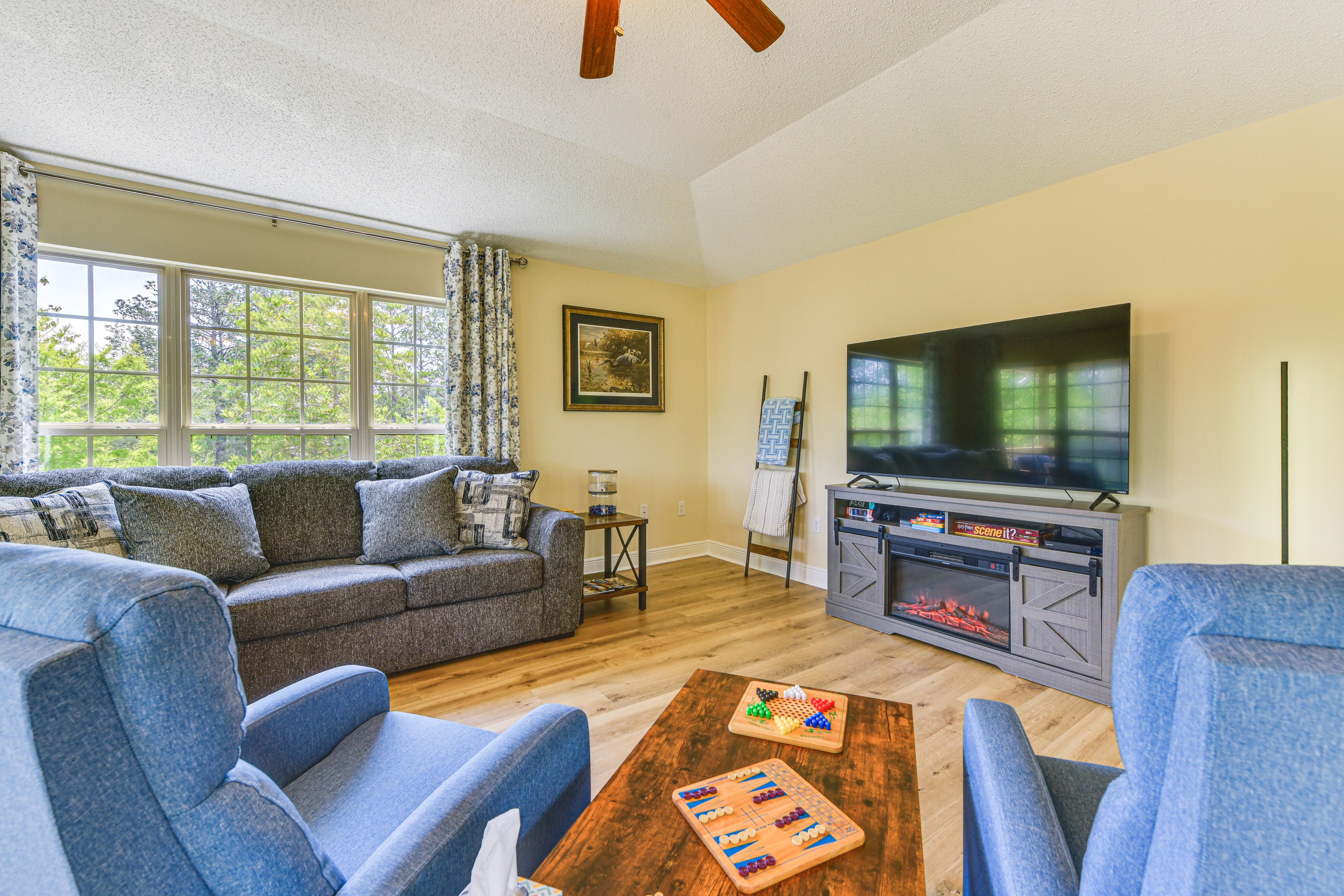Living Room | Electric Fireplace | Smart TV | Central A/C & Heating