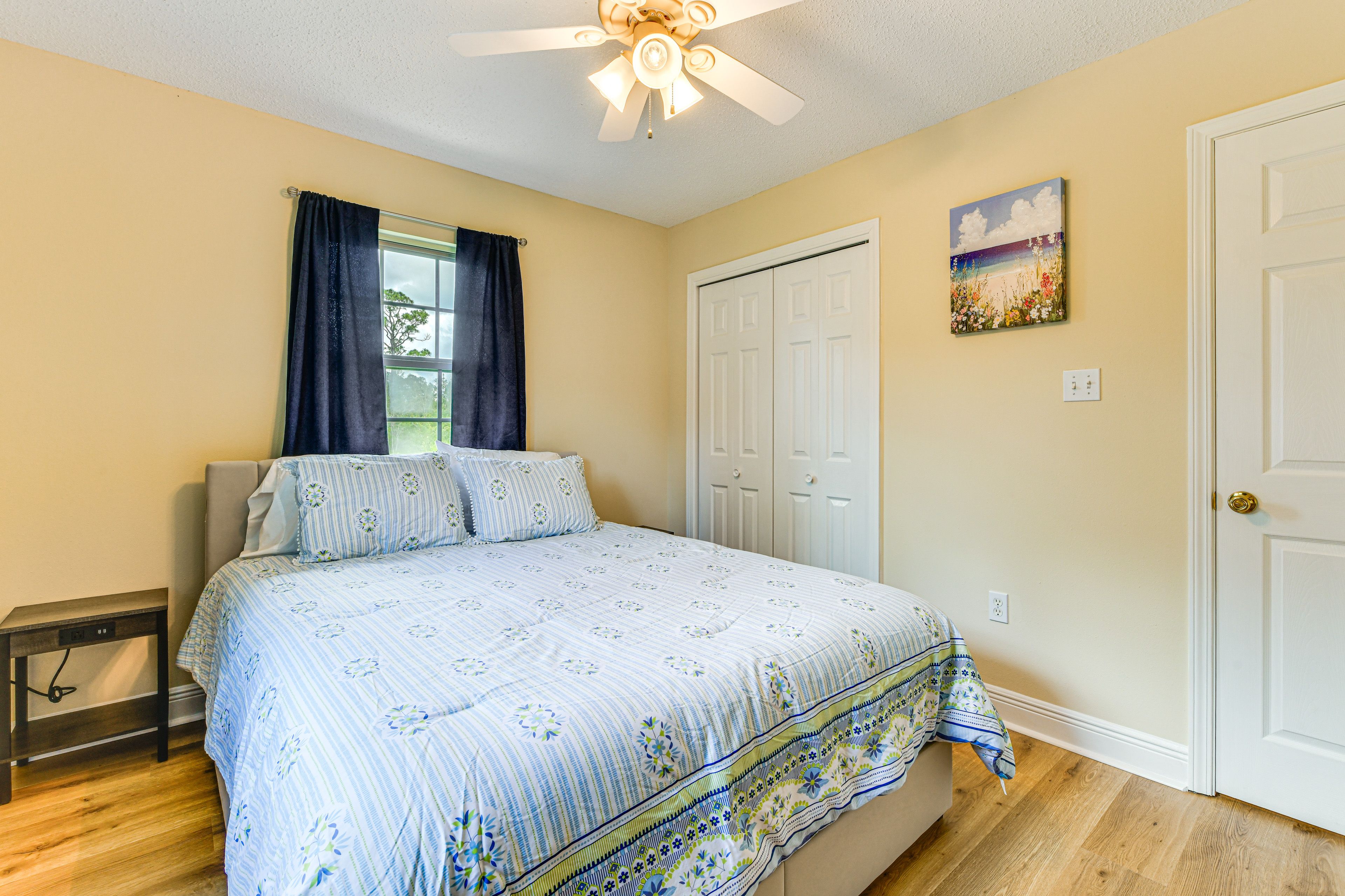 Bedroom 3 | Queen Bed