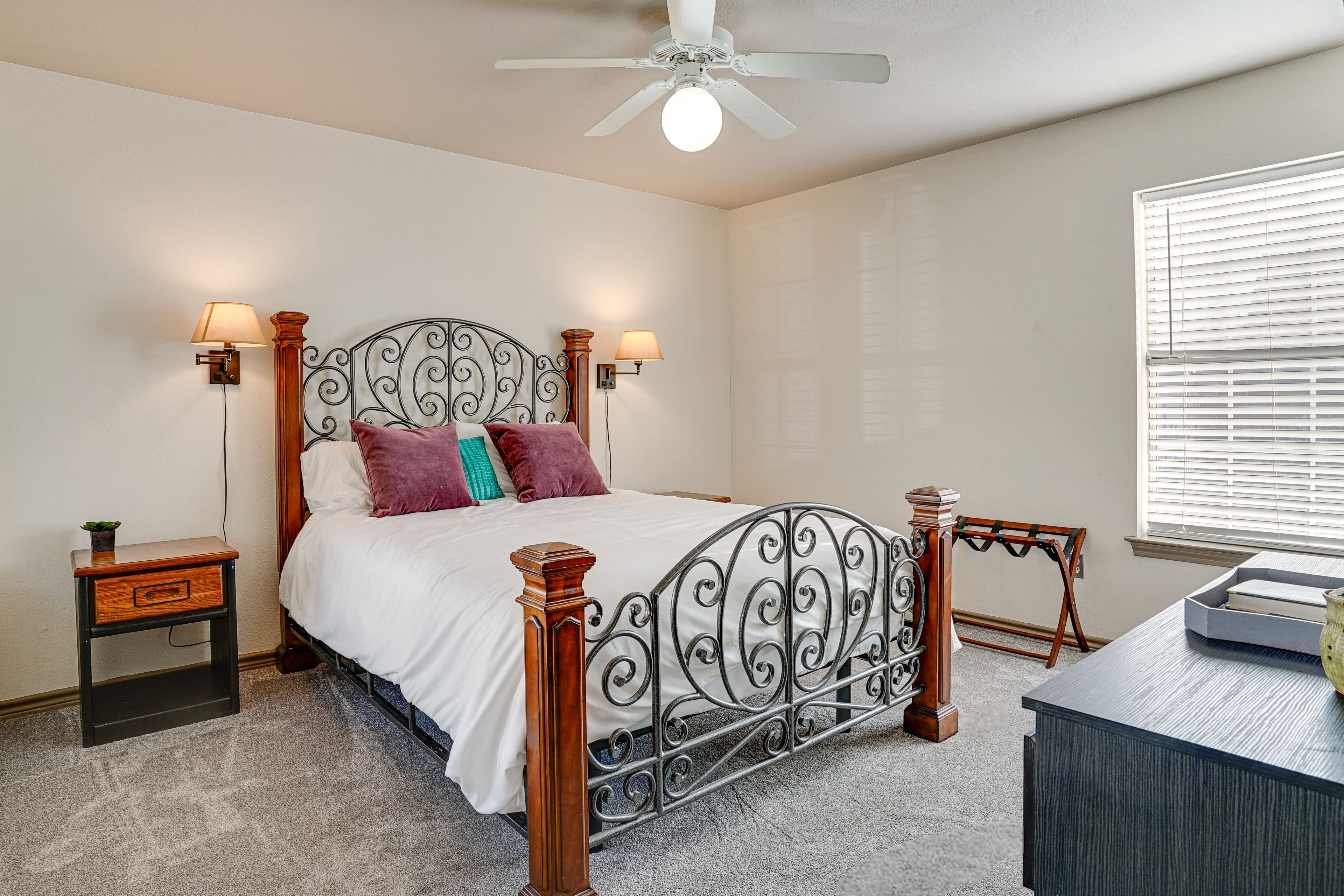 Bedroom | 1st Floor | Queen Bed | Smart TV | Linens Provided