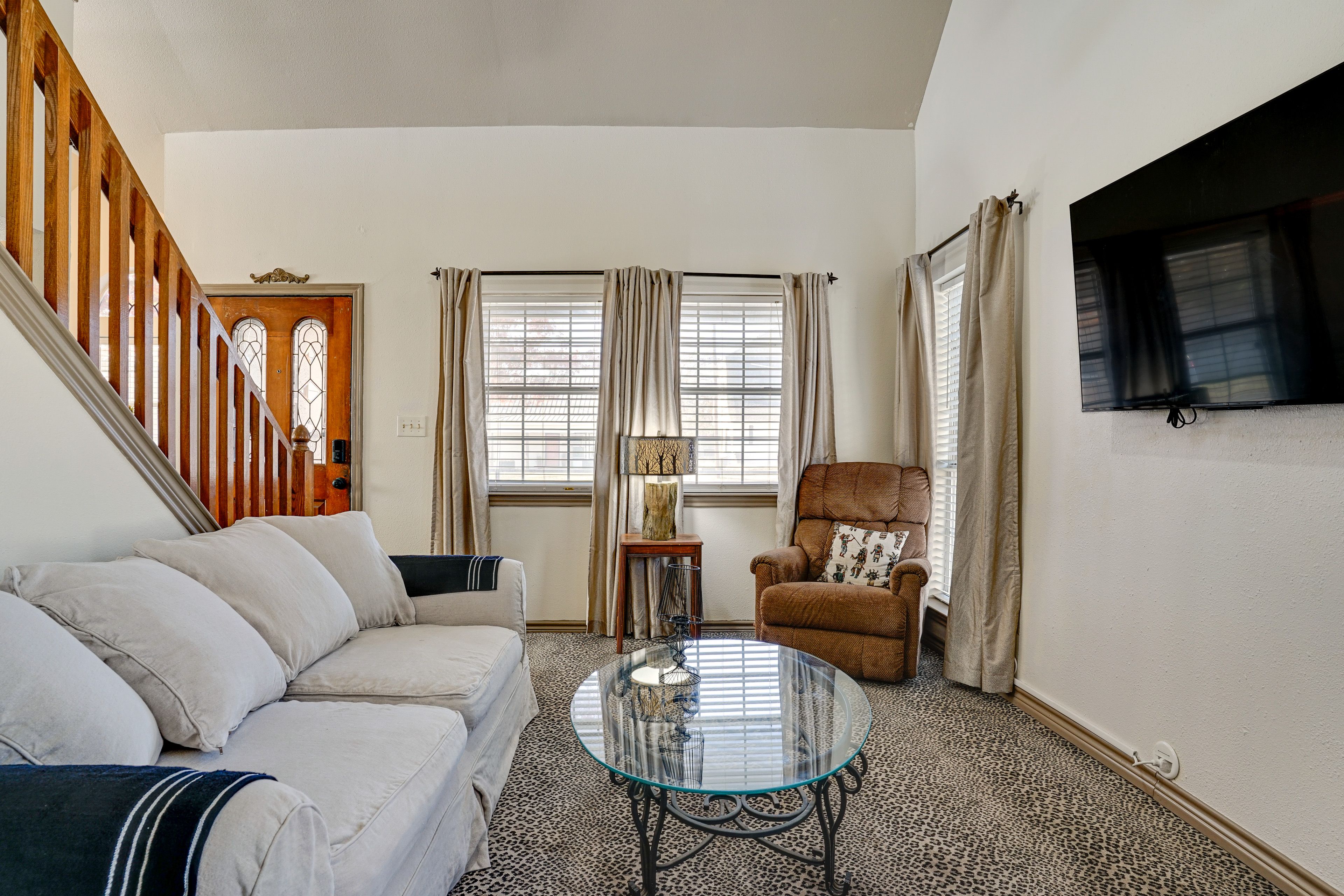 Living Room | 1st Floor | Smart TV