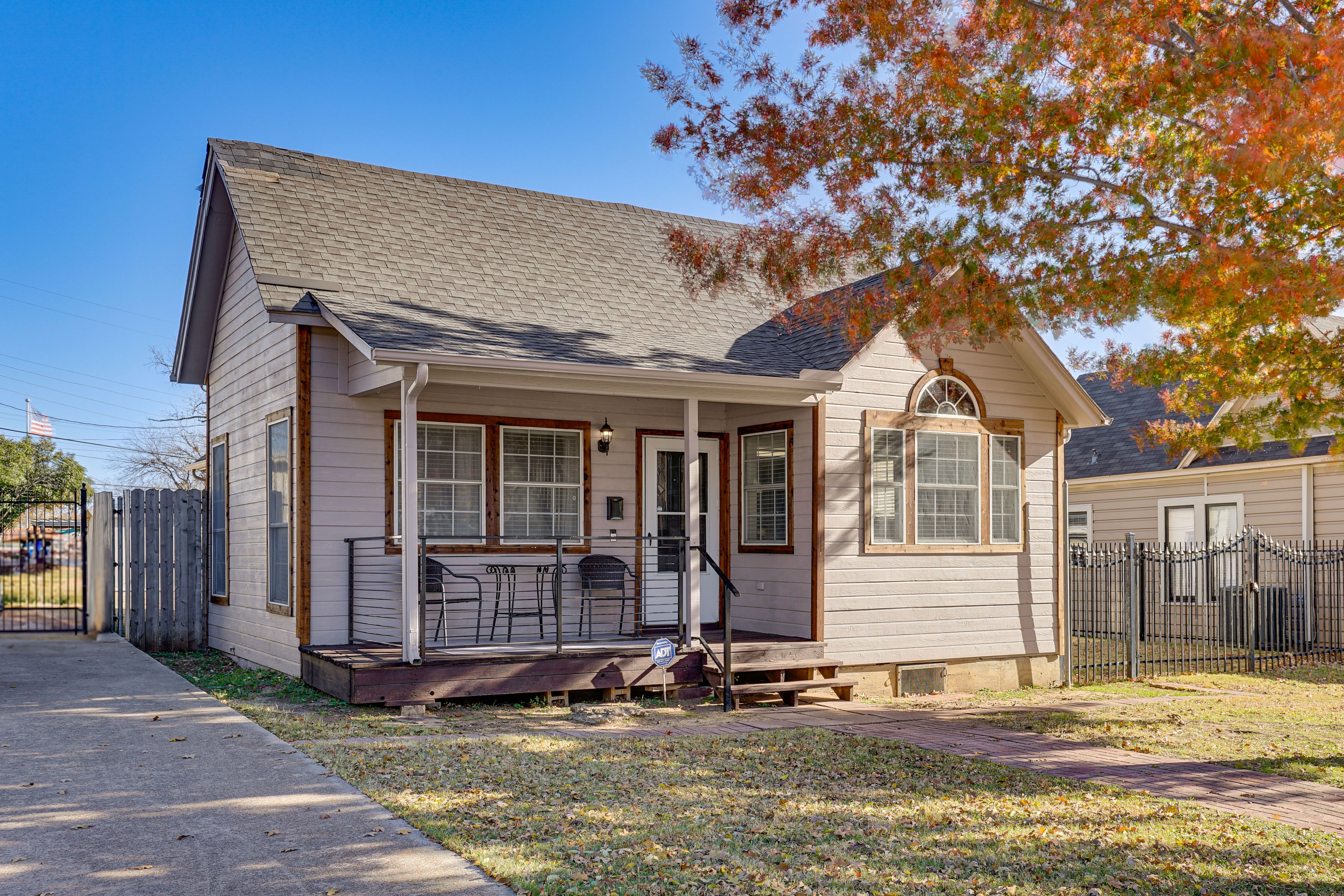 Parking | Driveway (4 Vehicles)