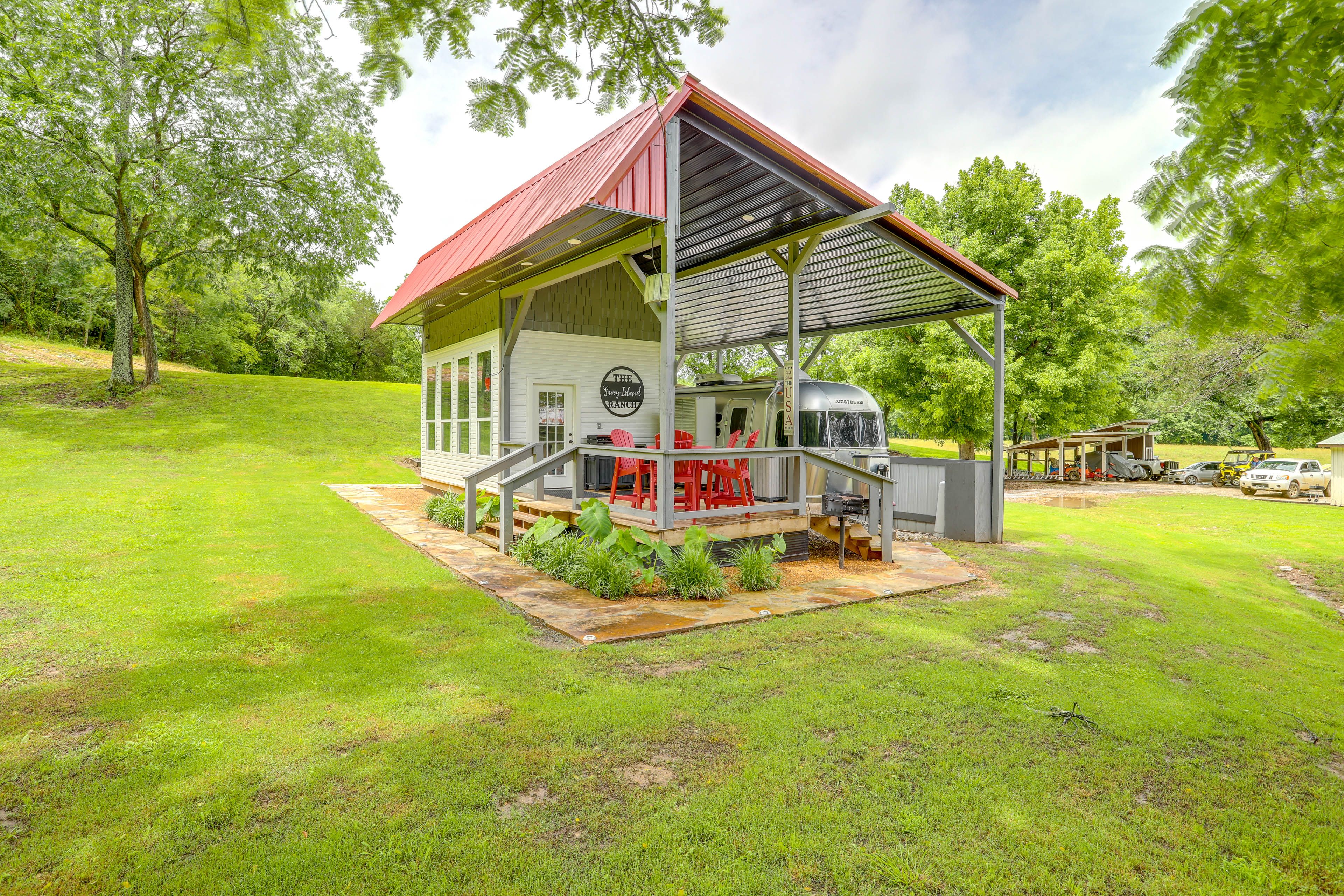 Property Exterior | Private Deck | Outdoor Dining Area | Gas Griddle | Golf Cart