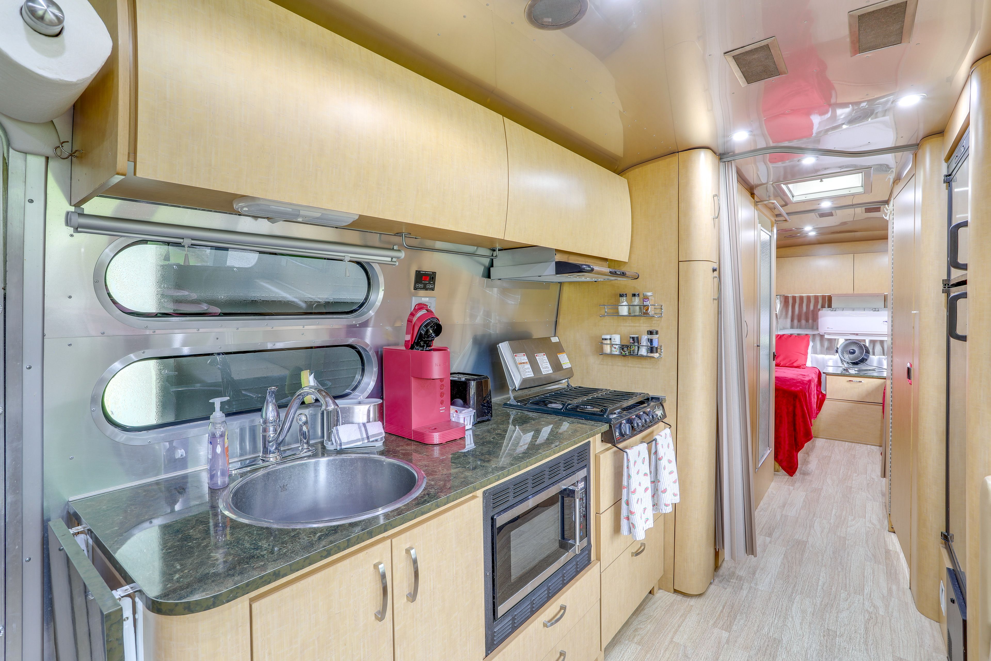 Kitchenette | Refrigerator | Toaster | 1st Floor
