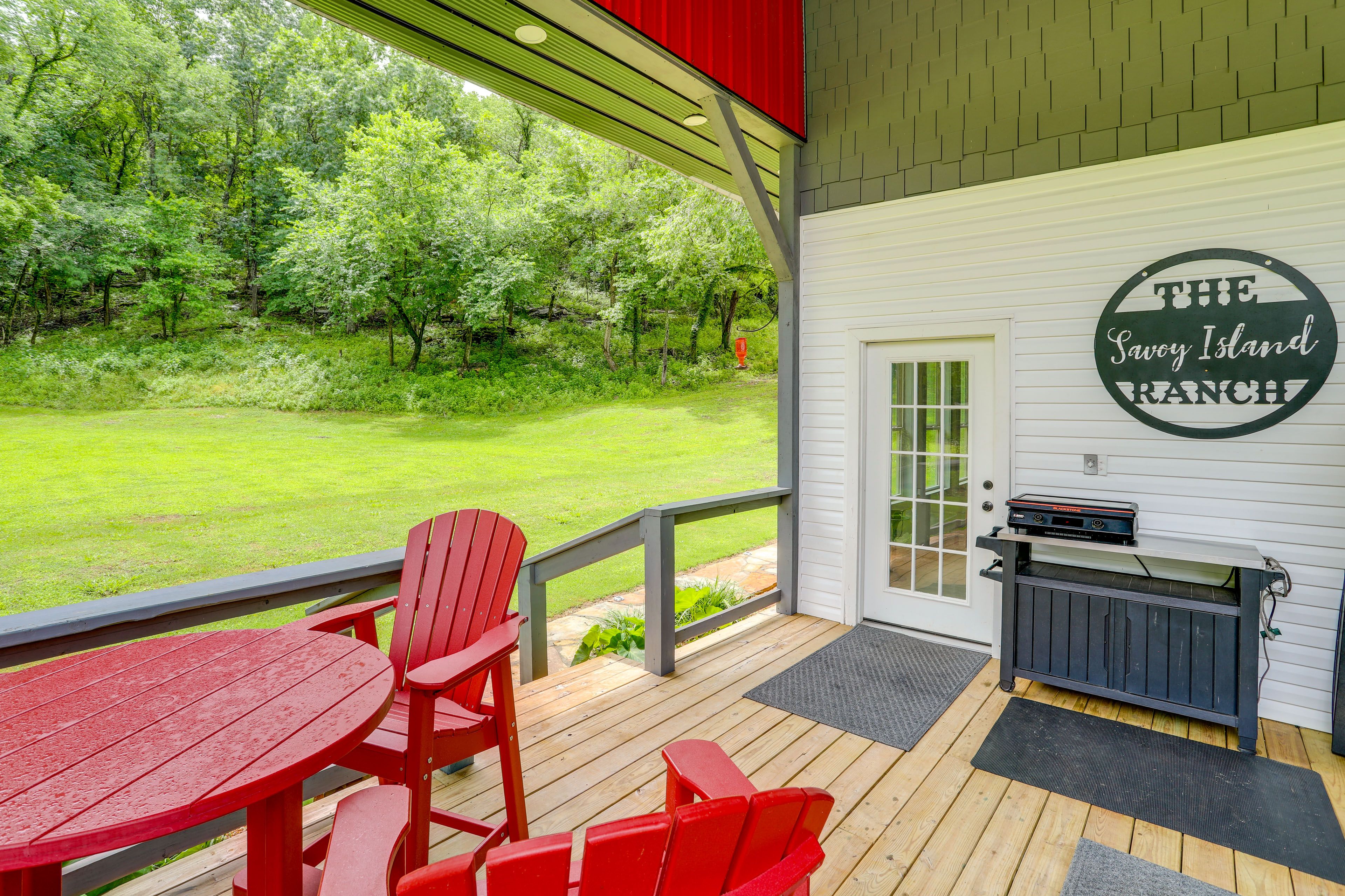 Private Deck | Gas Griddle | Outdoor Dining Area