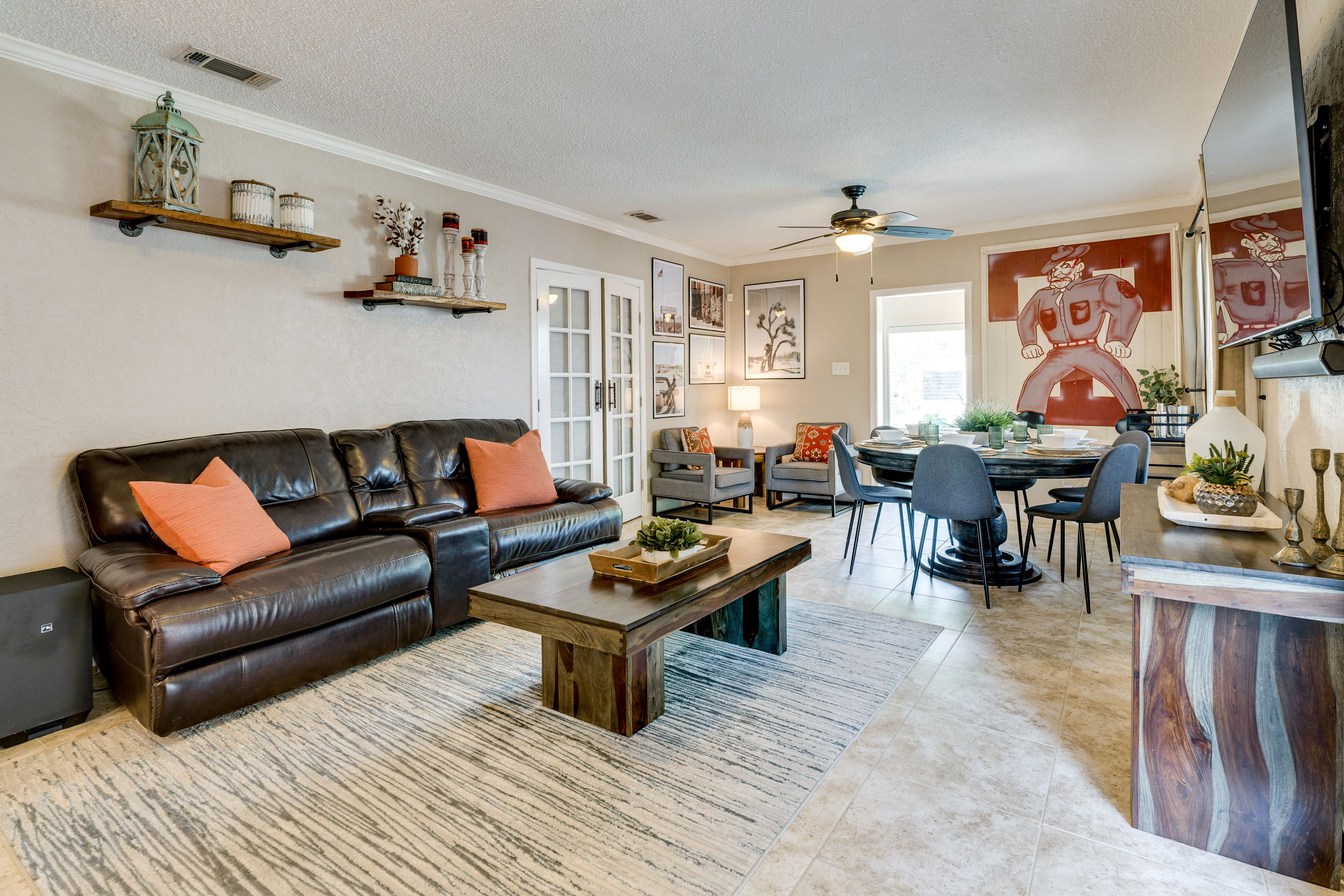 Living Room | Smart TV | Free WiFi | Central Heating & A/C
