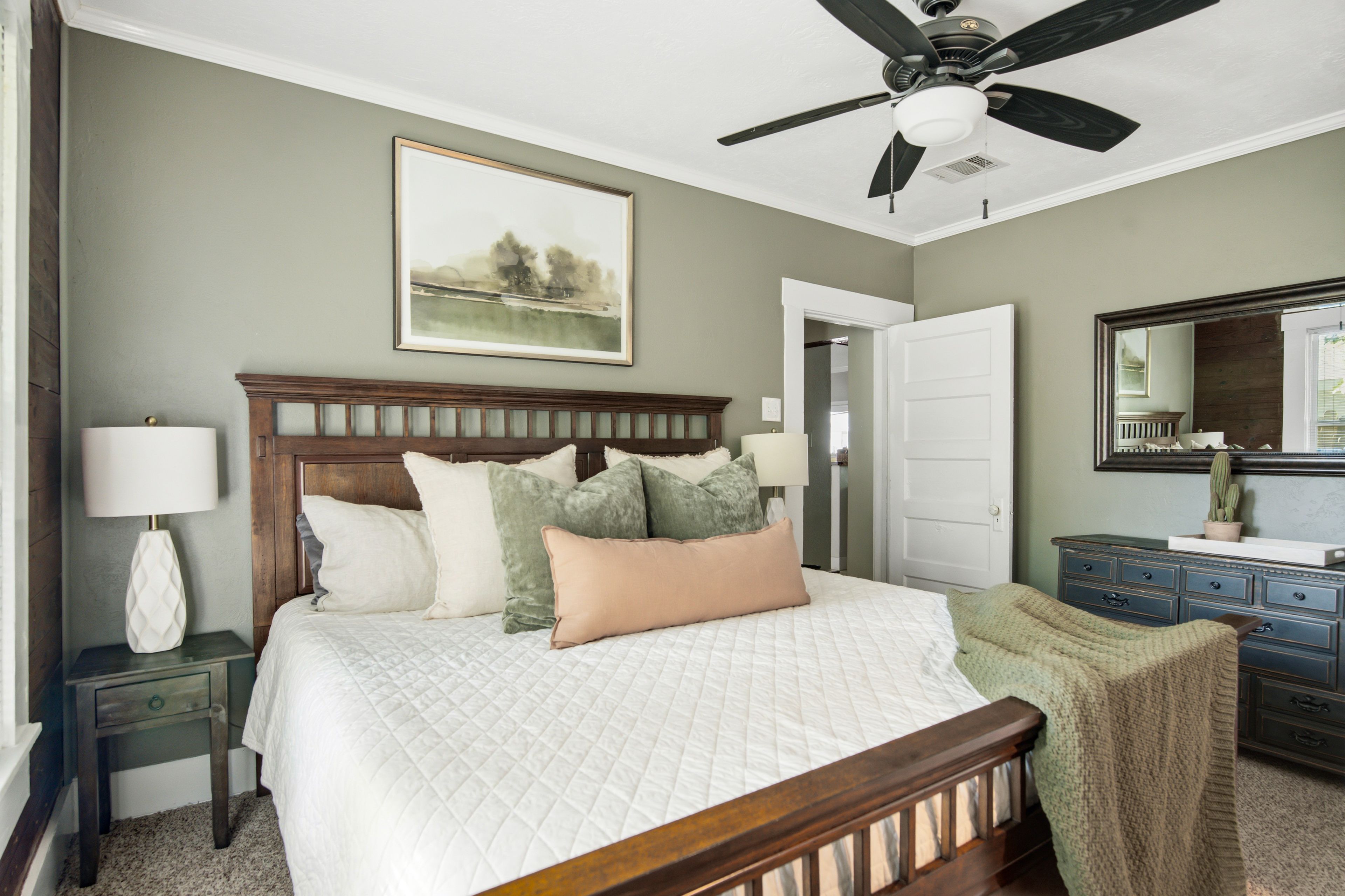 Bedroom 1 | King Bed | Smart TV