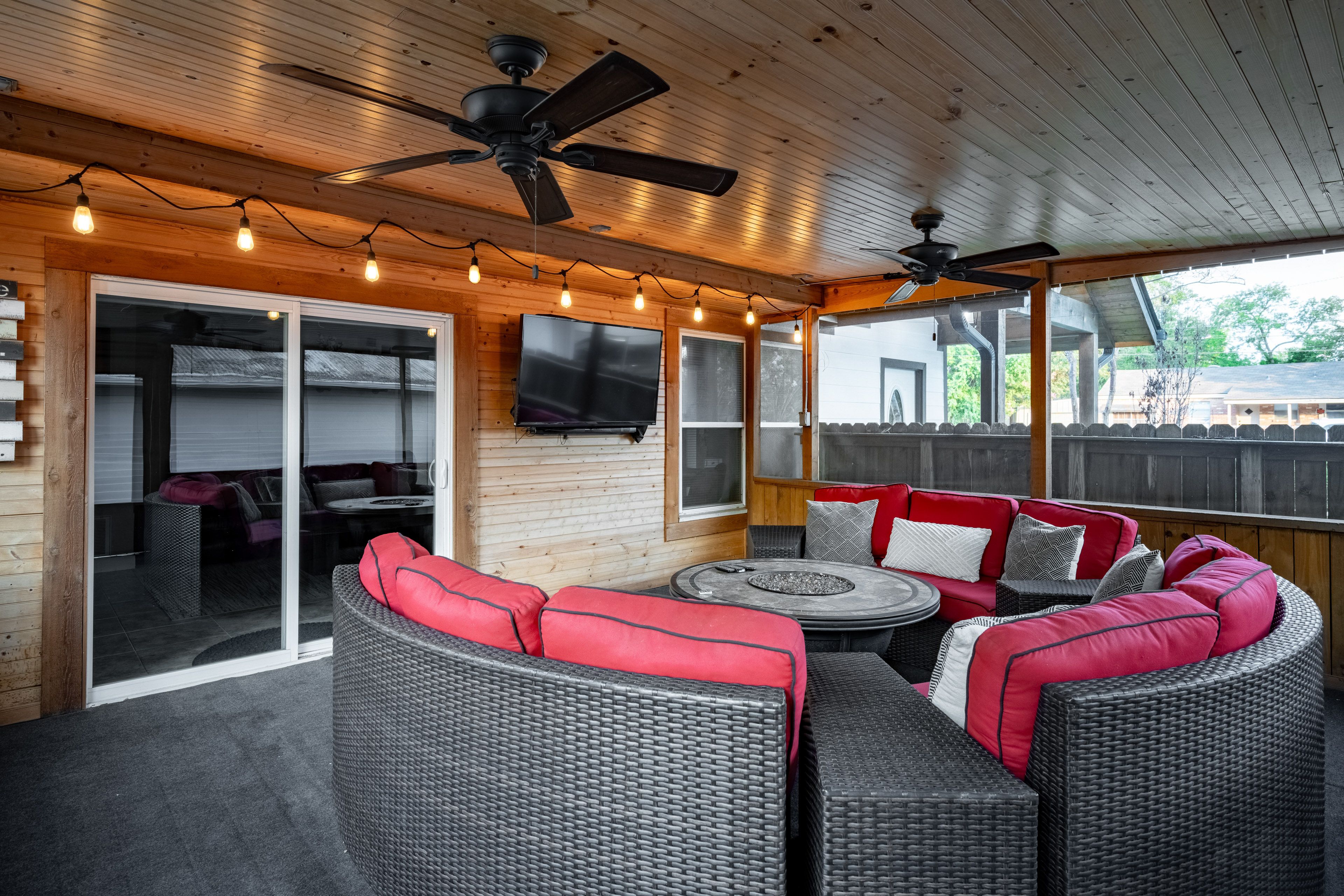 Screened Porch | Smart TV