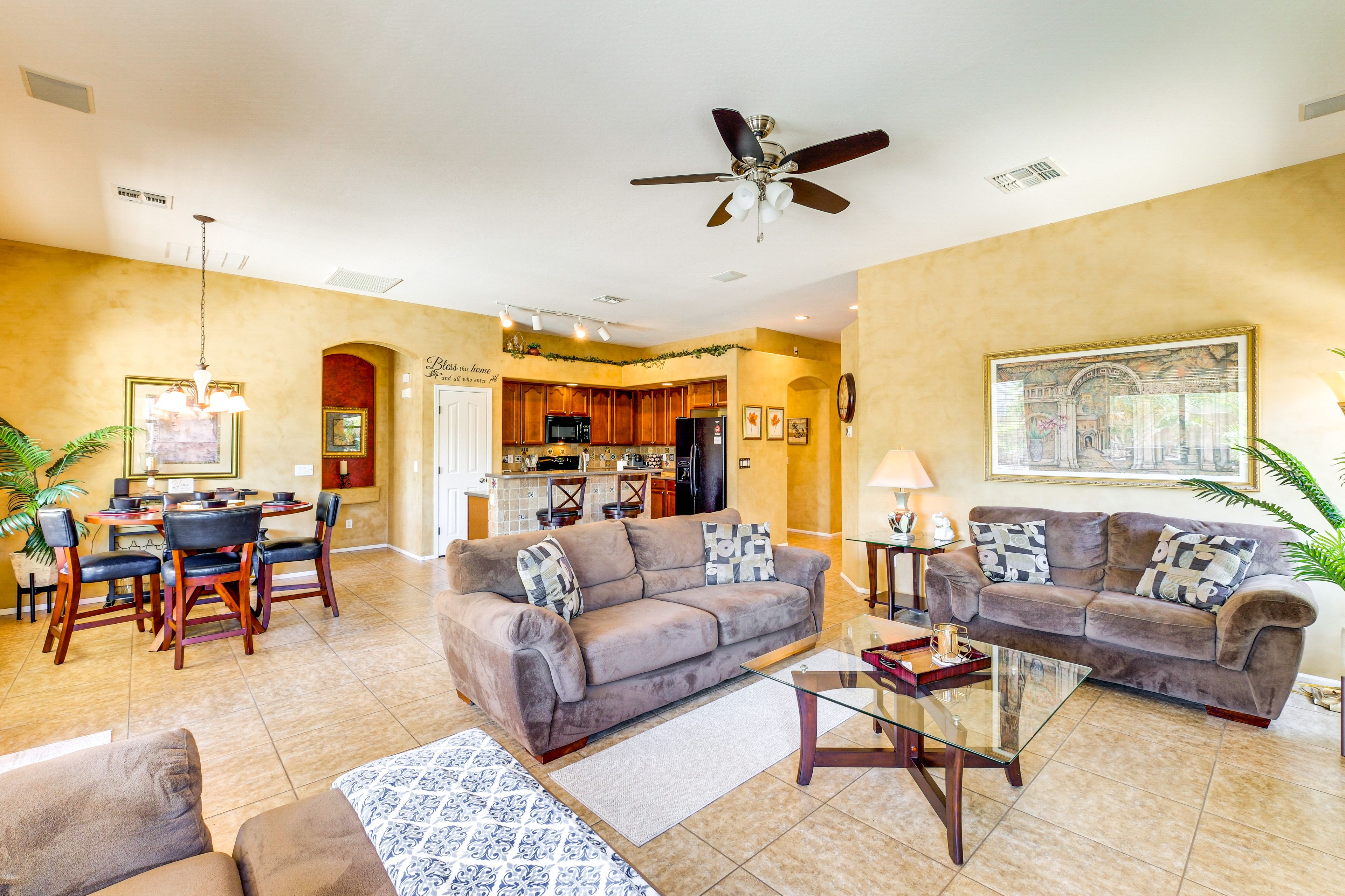 Living Room | Central A/C & Heating | Free WiFi