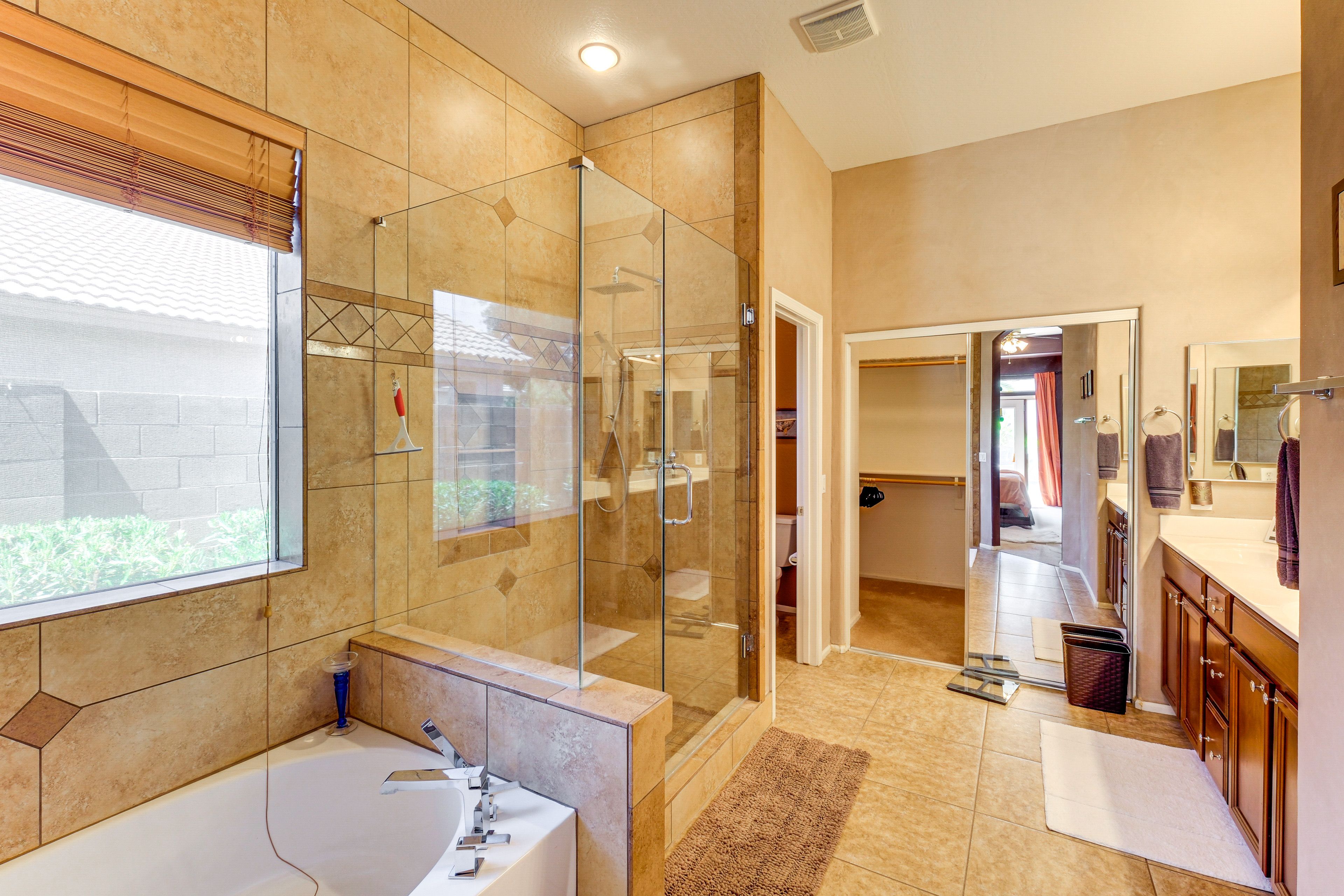 Full Bathroom | Towels Provided