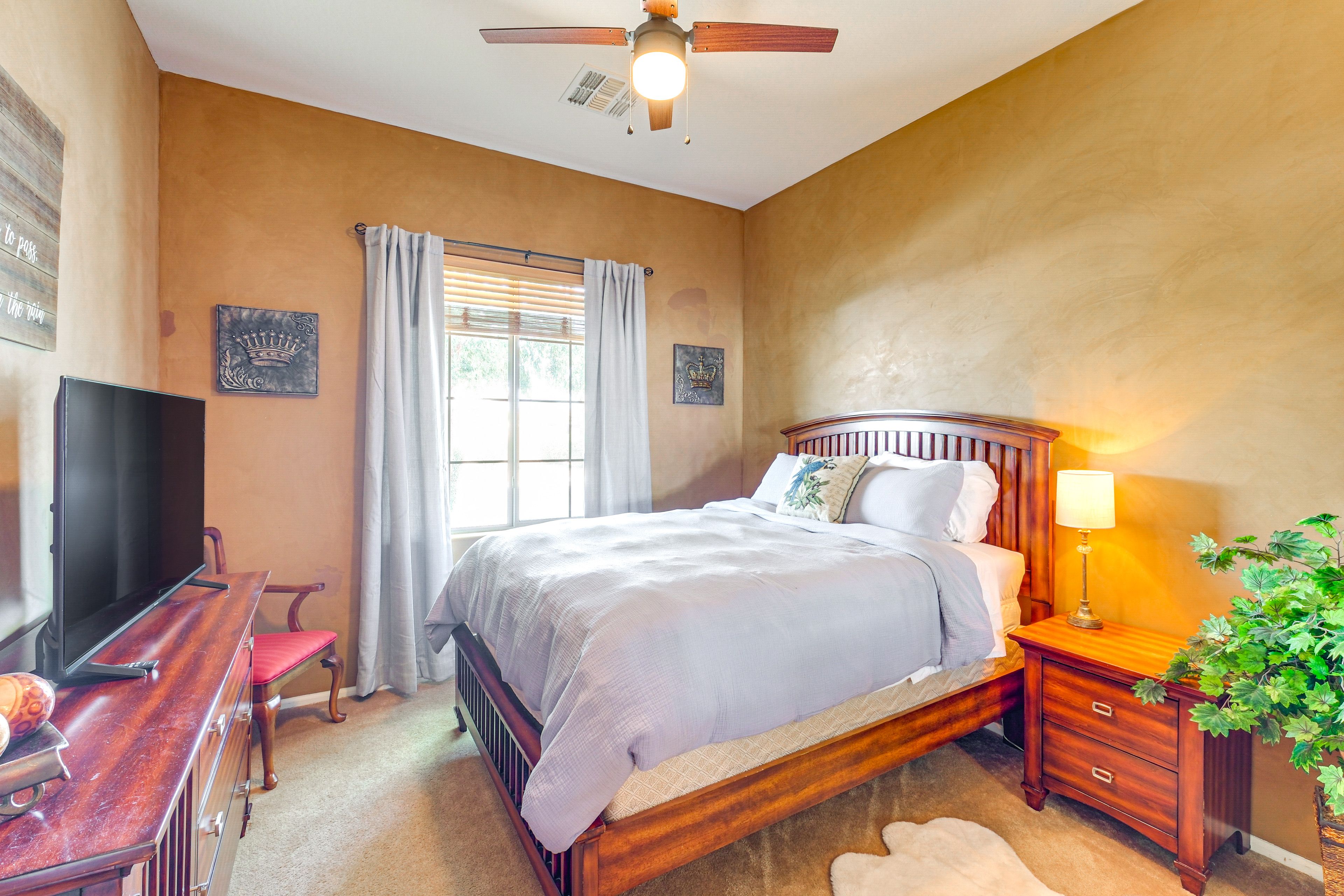 Bedroom 3 | Queen Bed