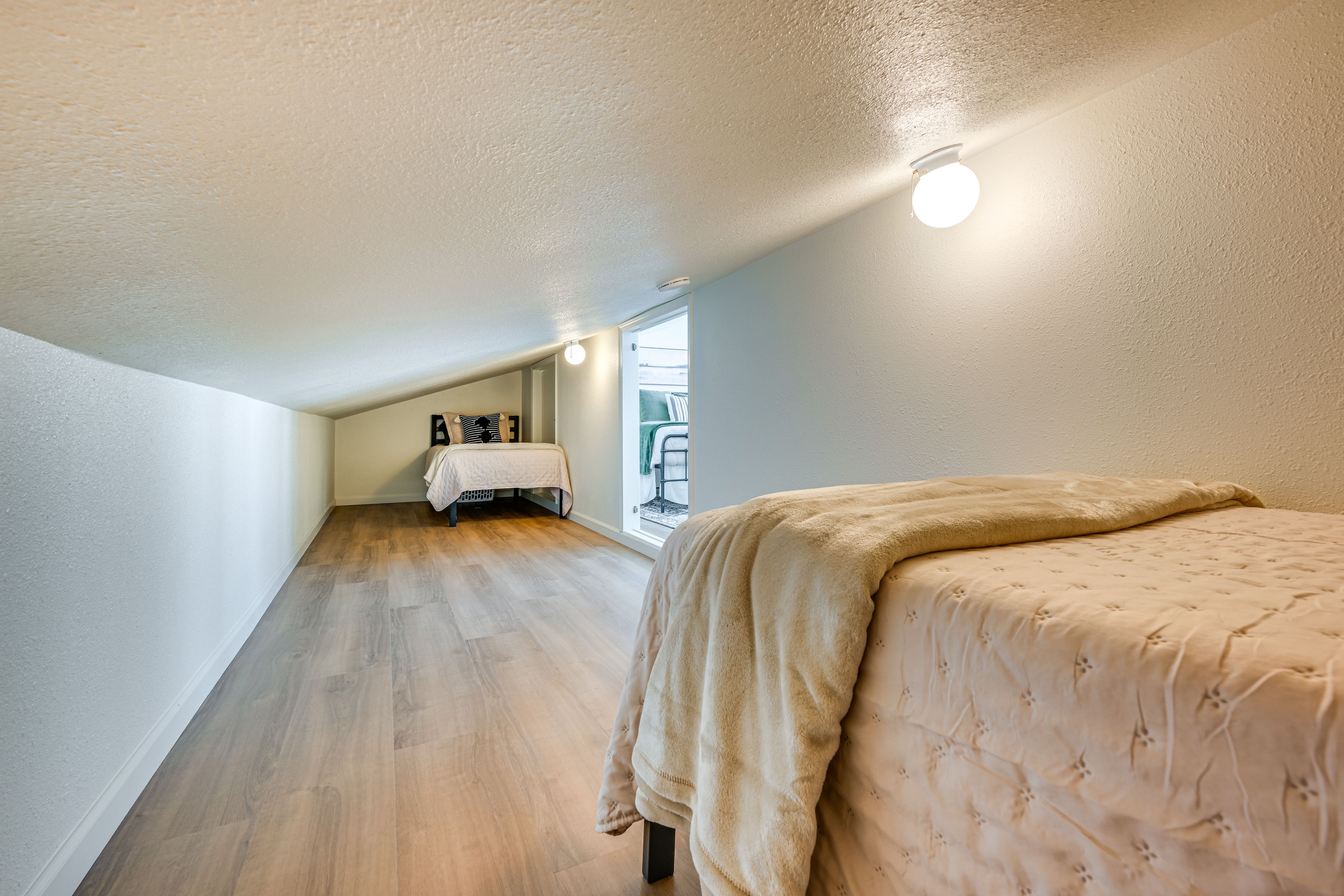 Bonus Room | 2nd Floor | 1 Step Down | 2 Twin Beds