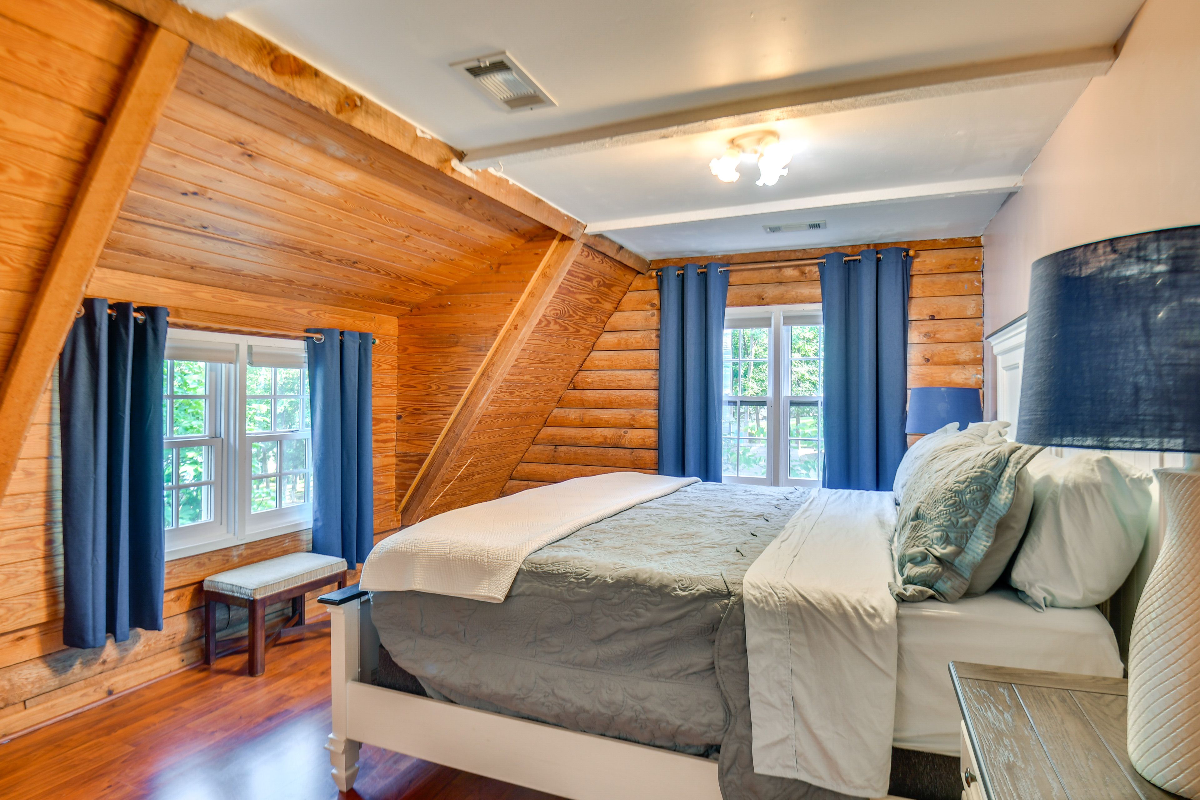 Bedroom 1 | King Bed | 2nd Floor