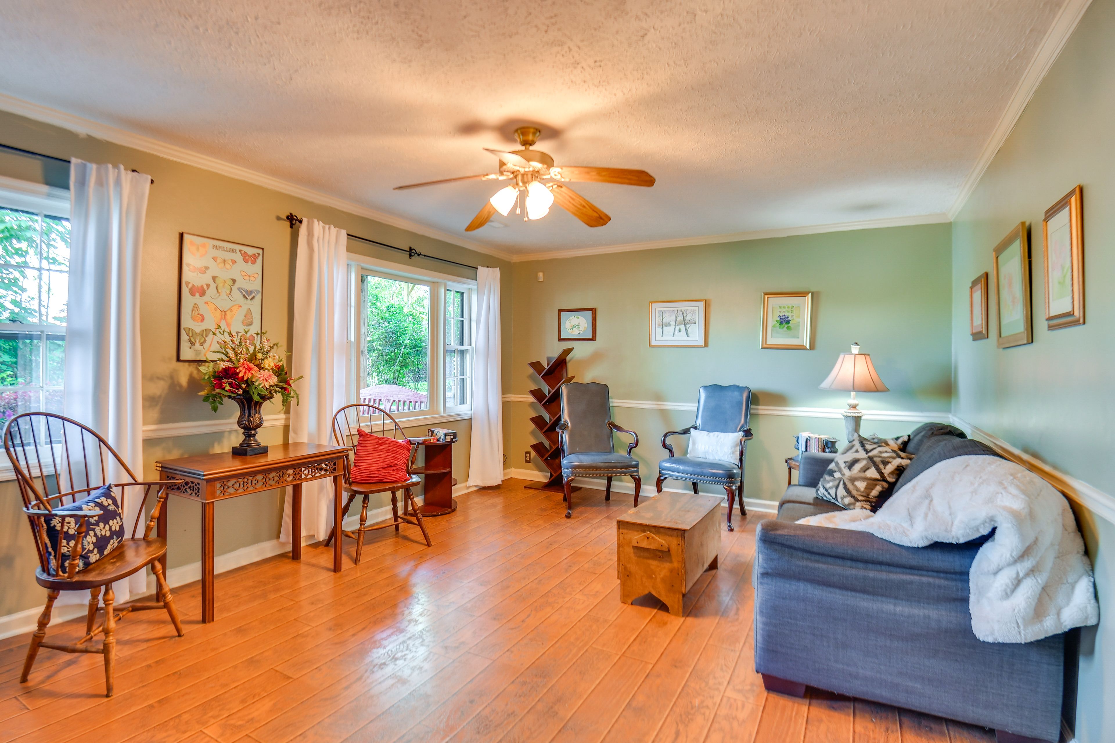 Lower Living Area | Queen Sleeper Sofa | Board Games | Basement