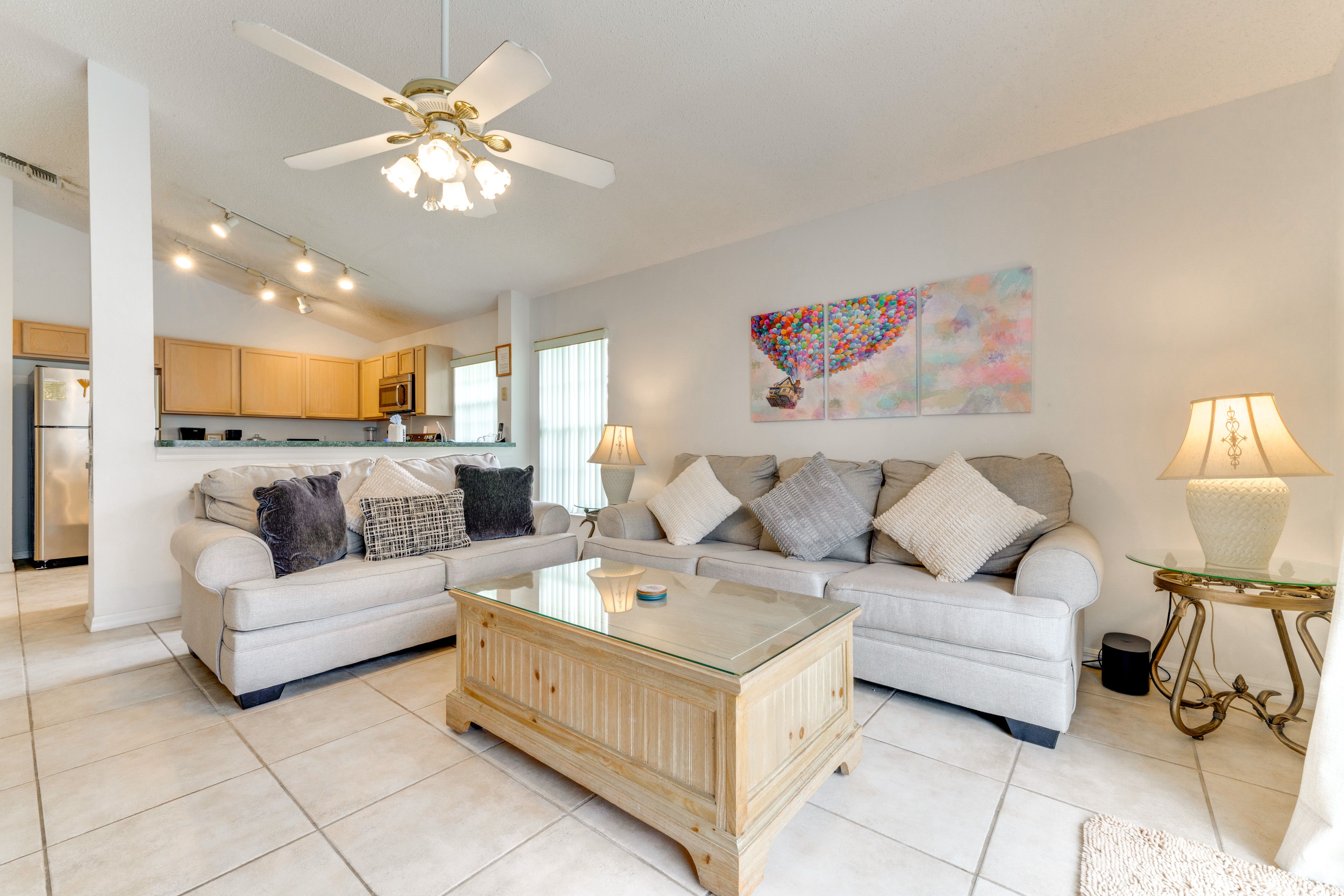 Living Room | Central A/C & Heating | Free WiFi