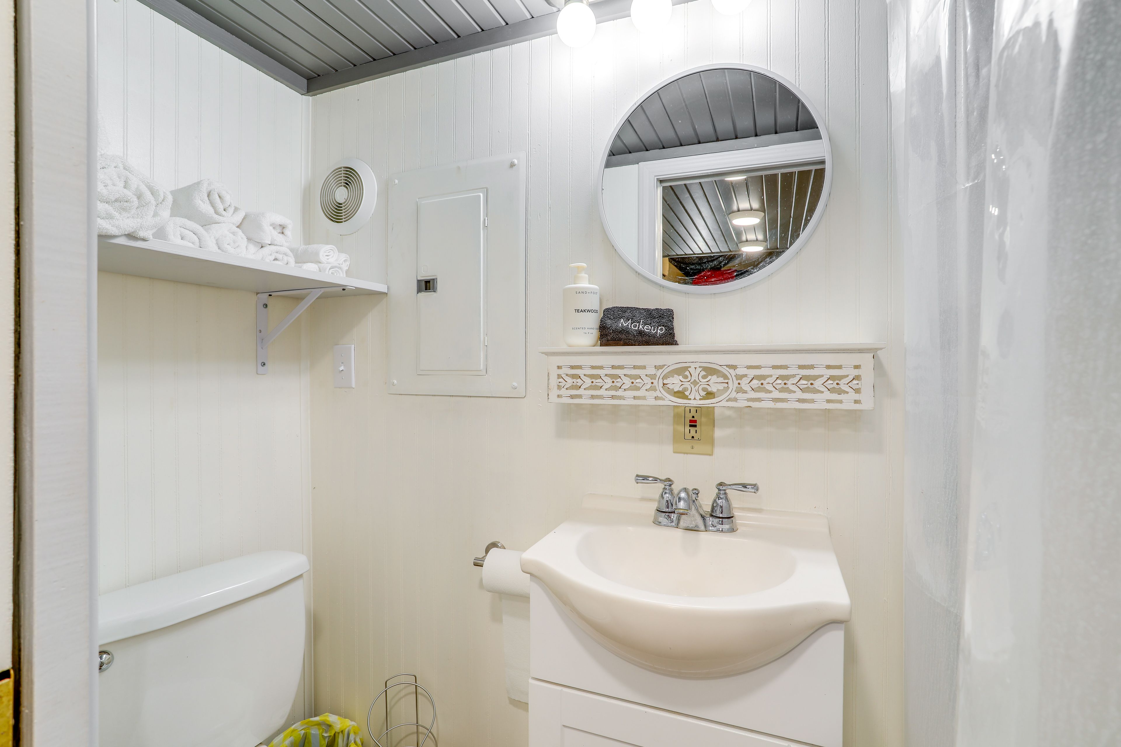 Bathroom | Shower | Towels Provided | Main Level
