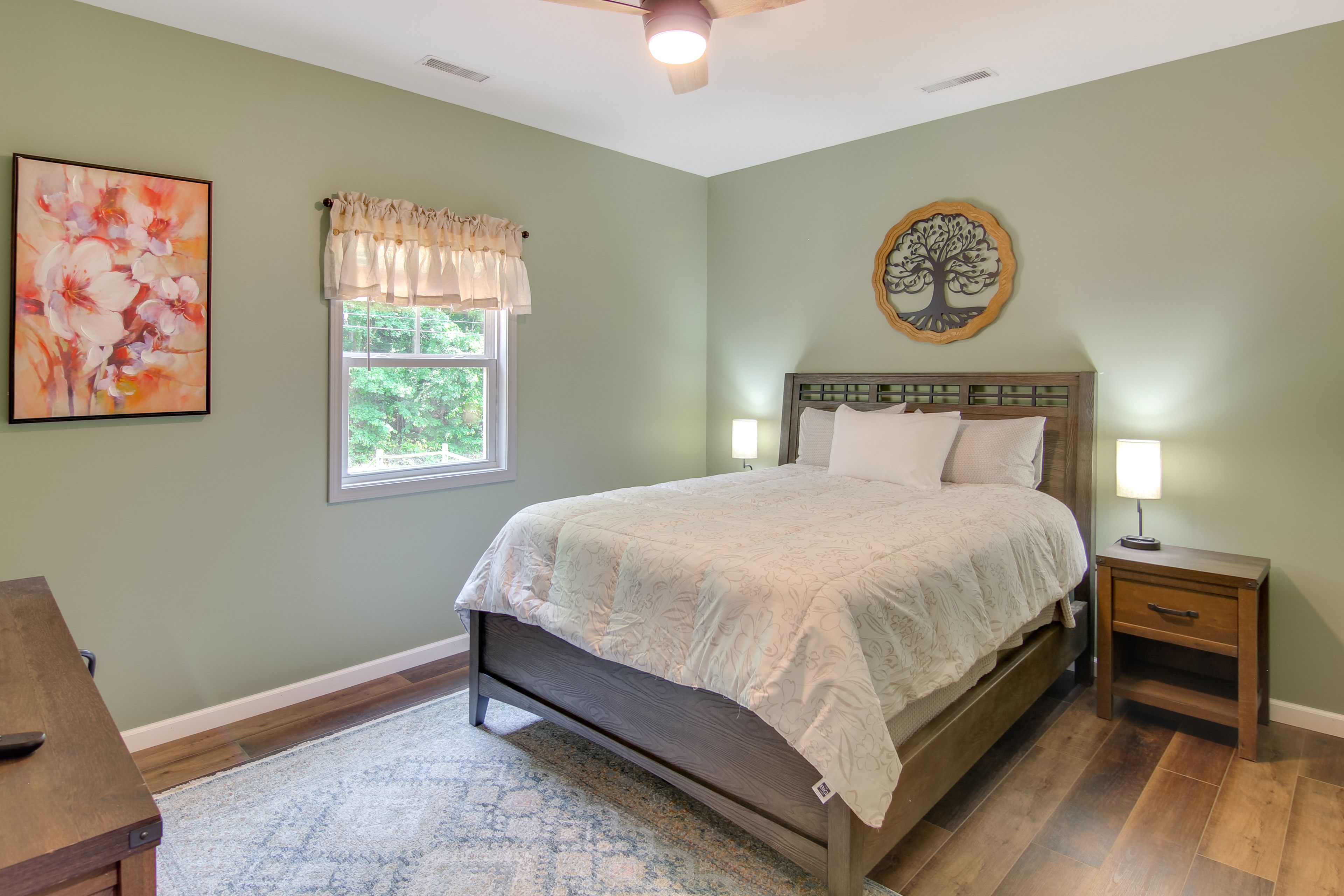 Bedroom 2 | Queen Bed