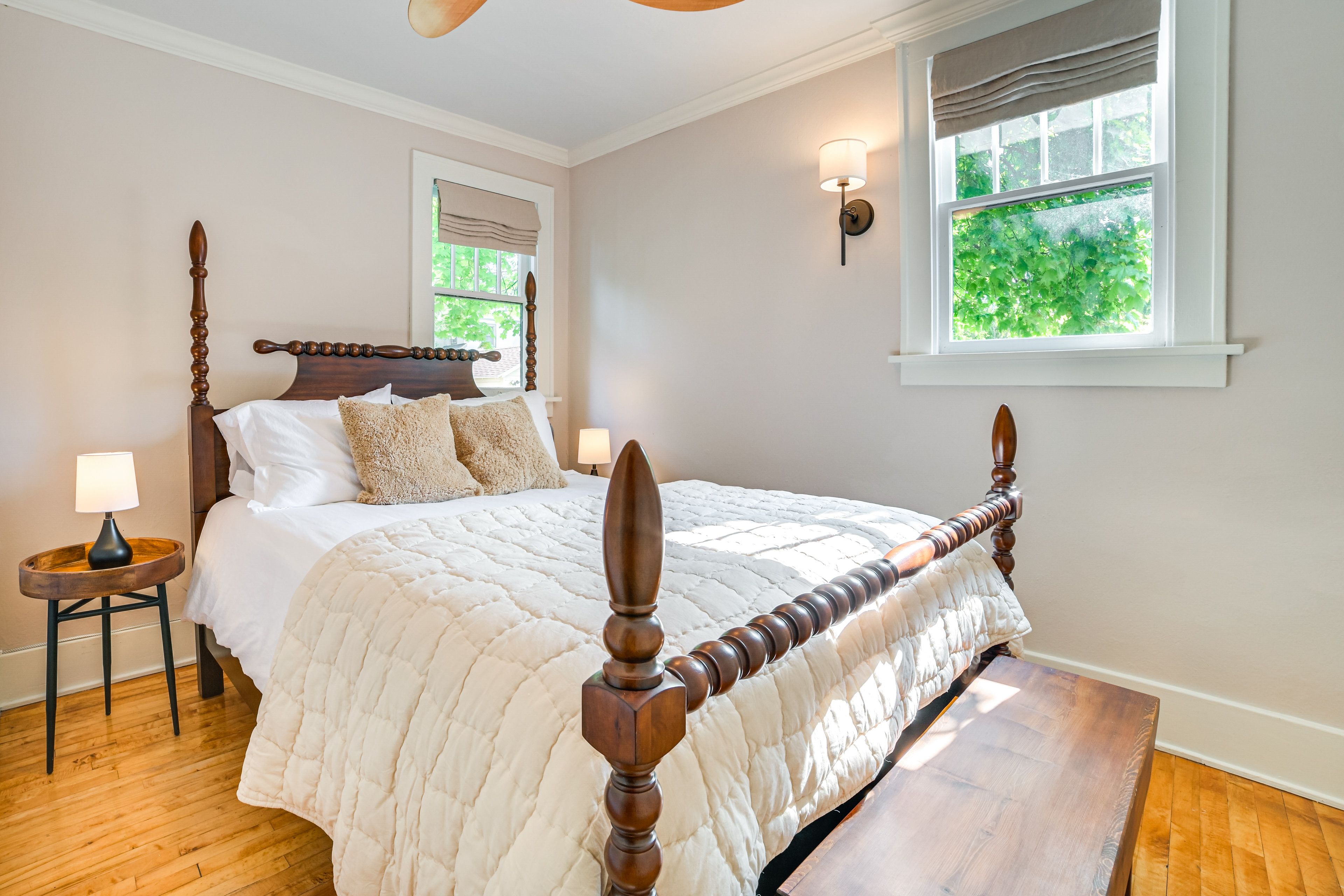 Bedroom 2 | 1st Floor | Queen Bed