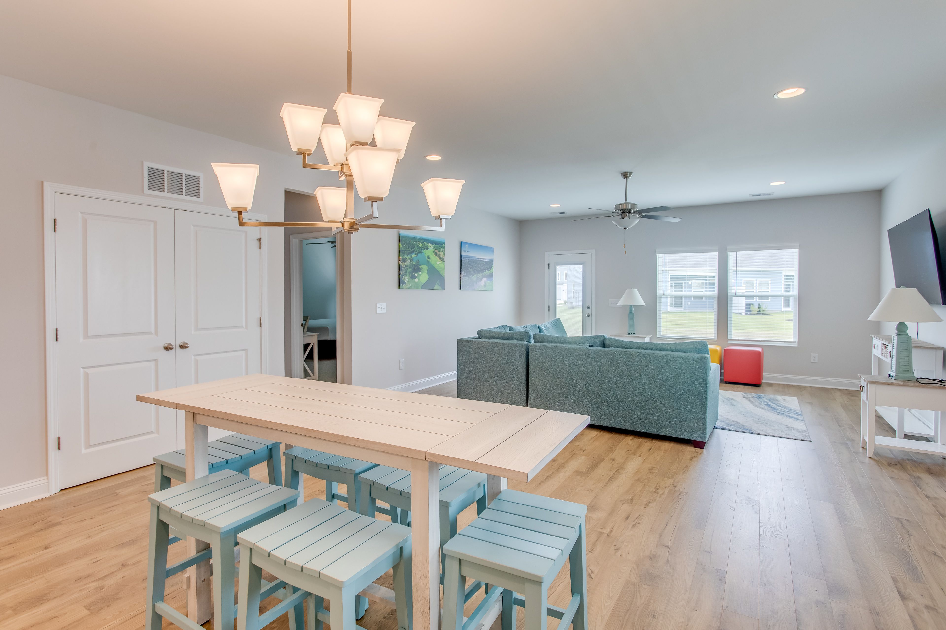 Dining Area | Dishware & Flatware Provided | 1st Floor
