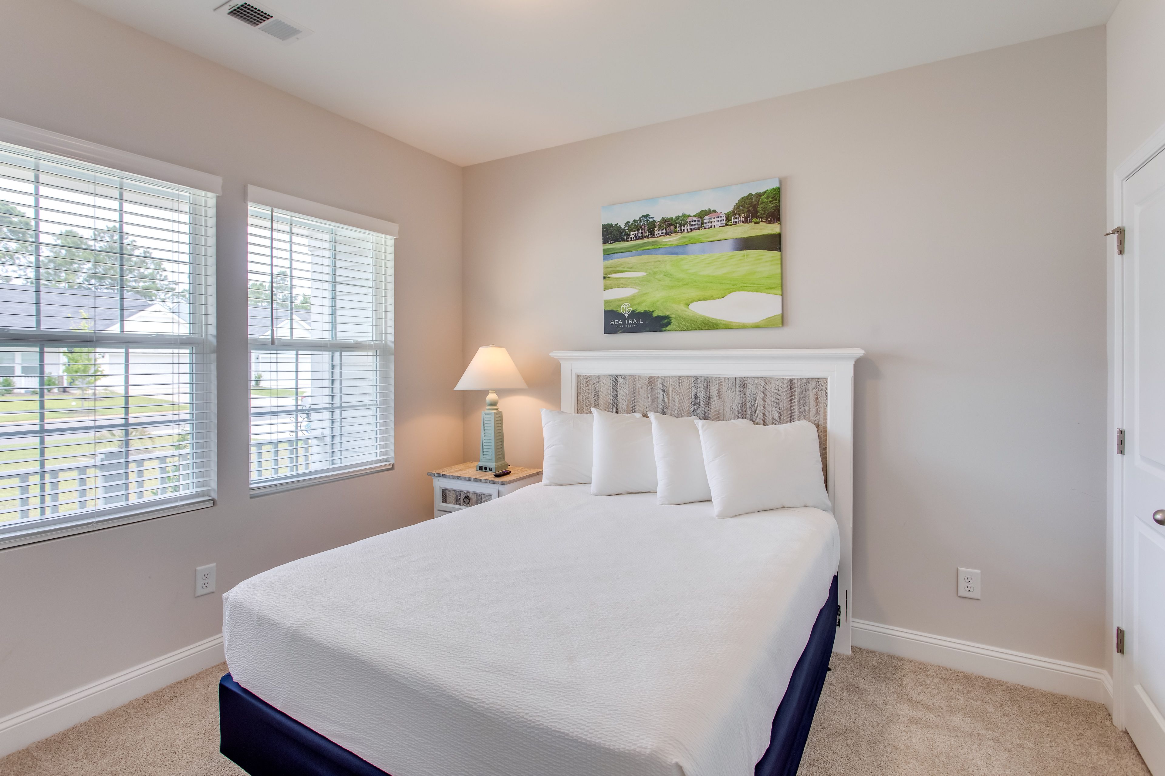 Bedroom 1 | Full Bed | Smart TV | 1st Floor