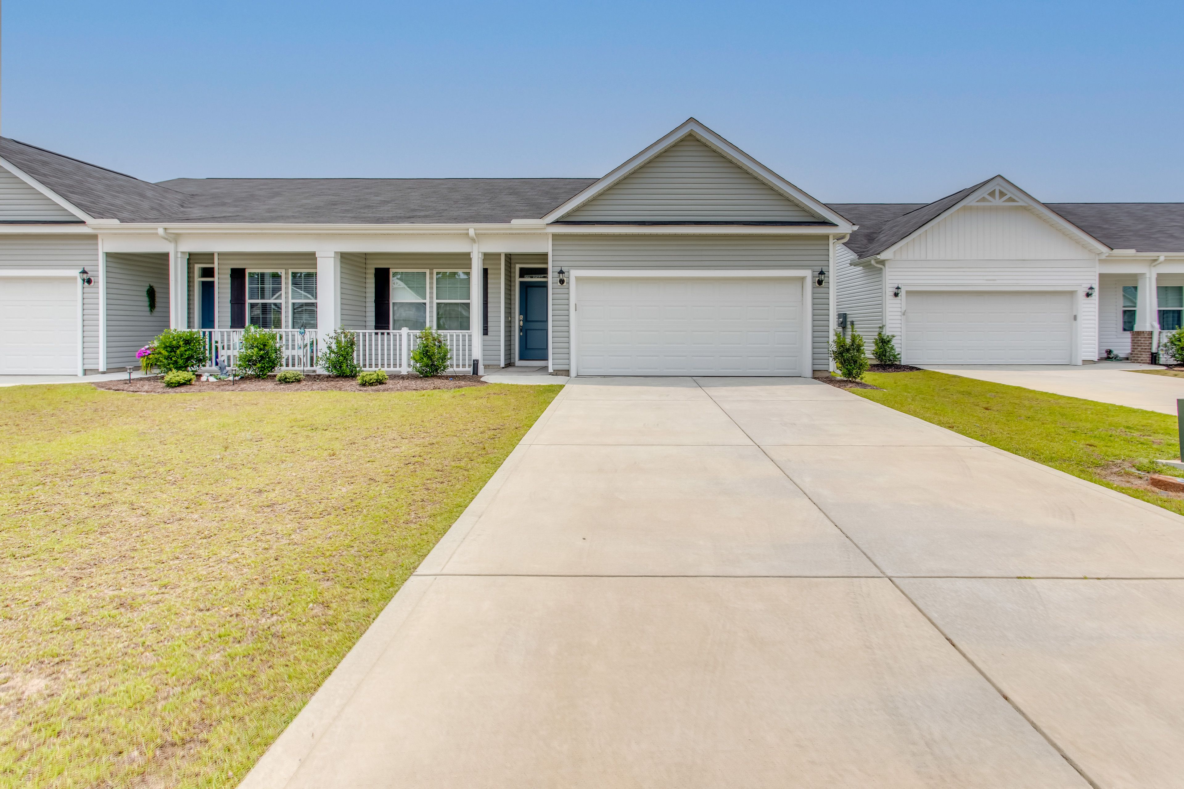 Duplex Exterior | < 1 Mi to Shopping Center