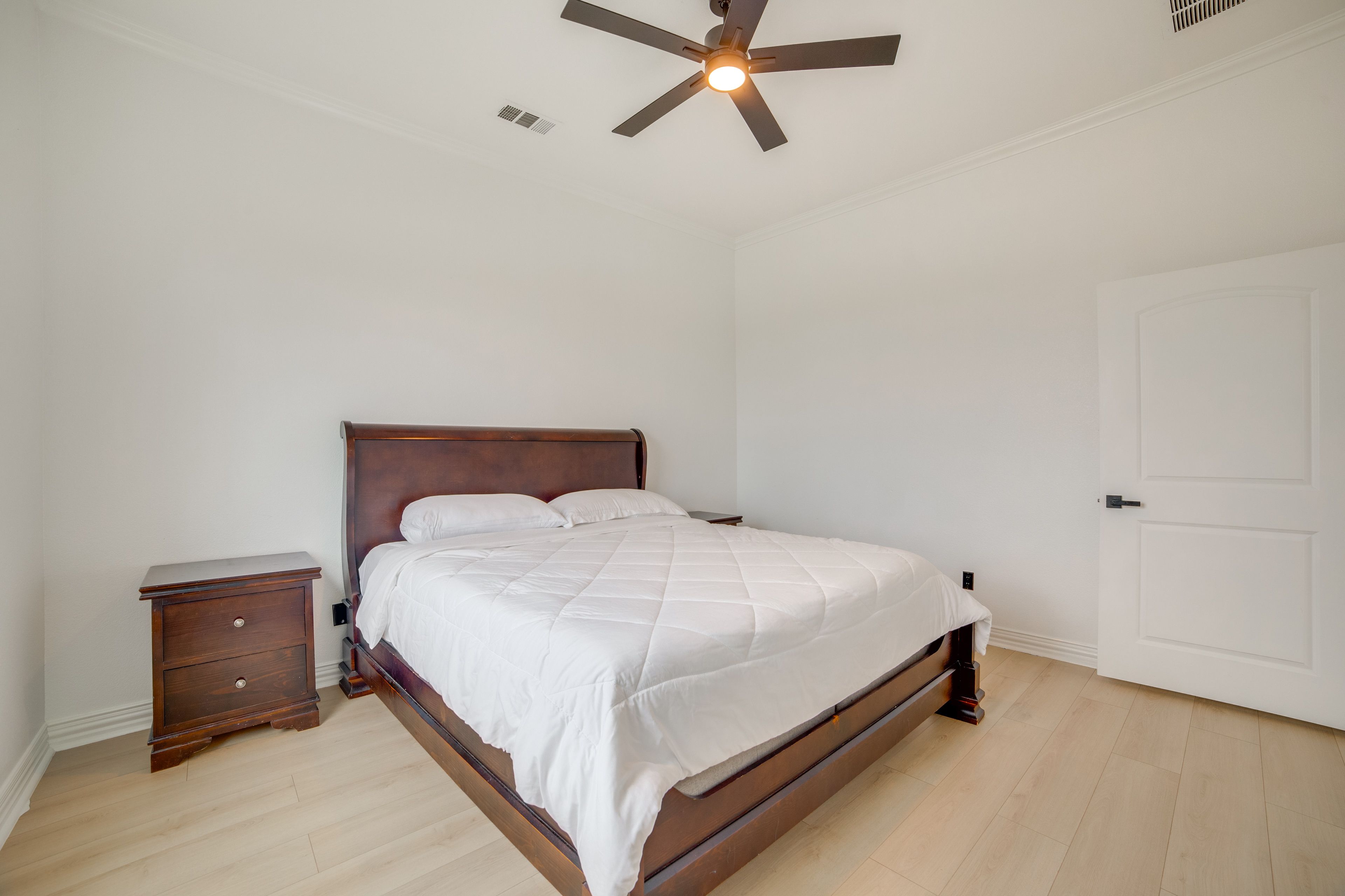 Bedroom 5 | King Bed | 1st Floor