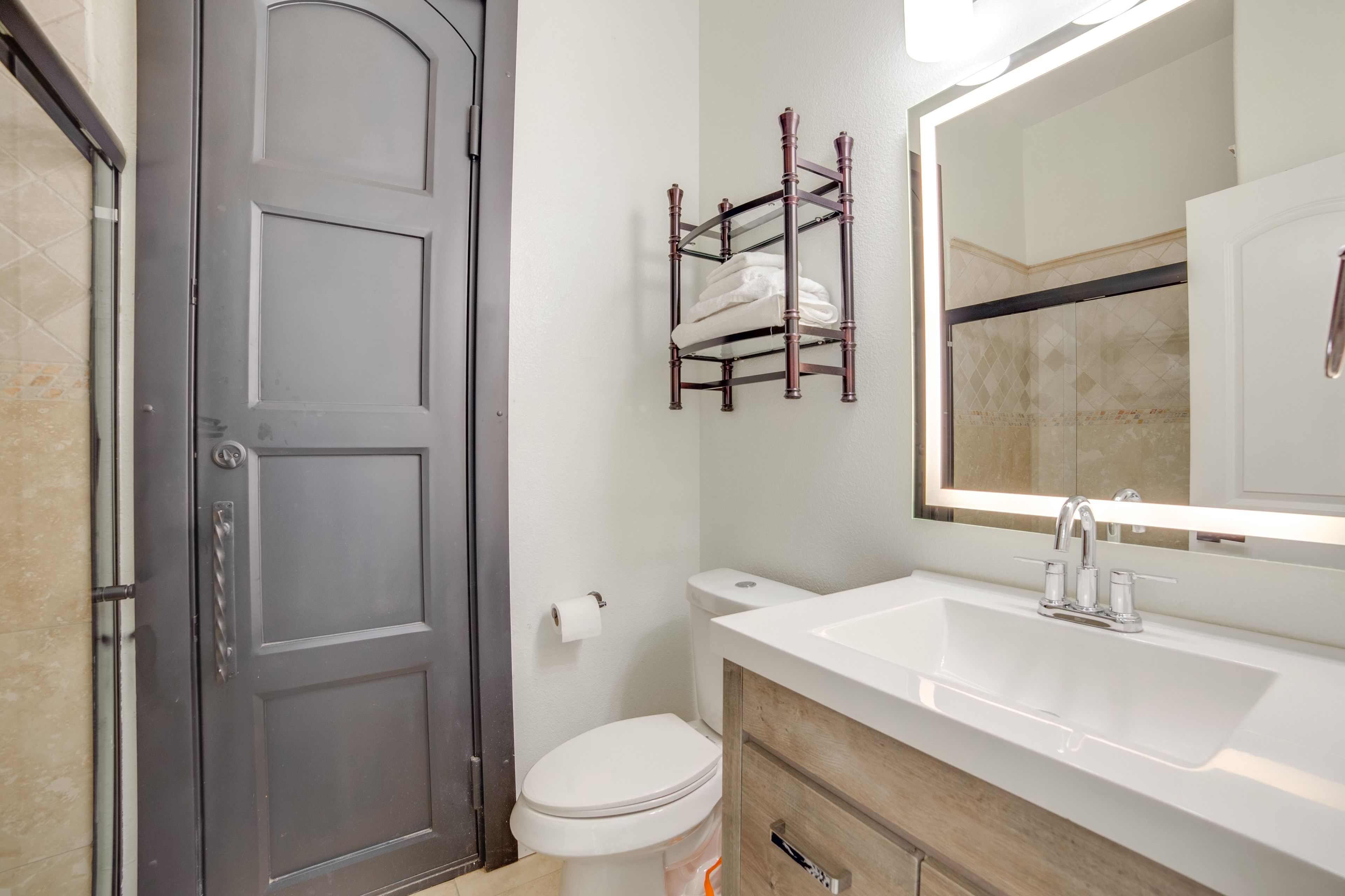 Full Bath | 2nd Floor