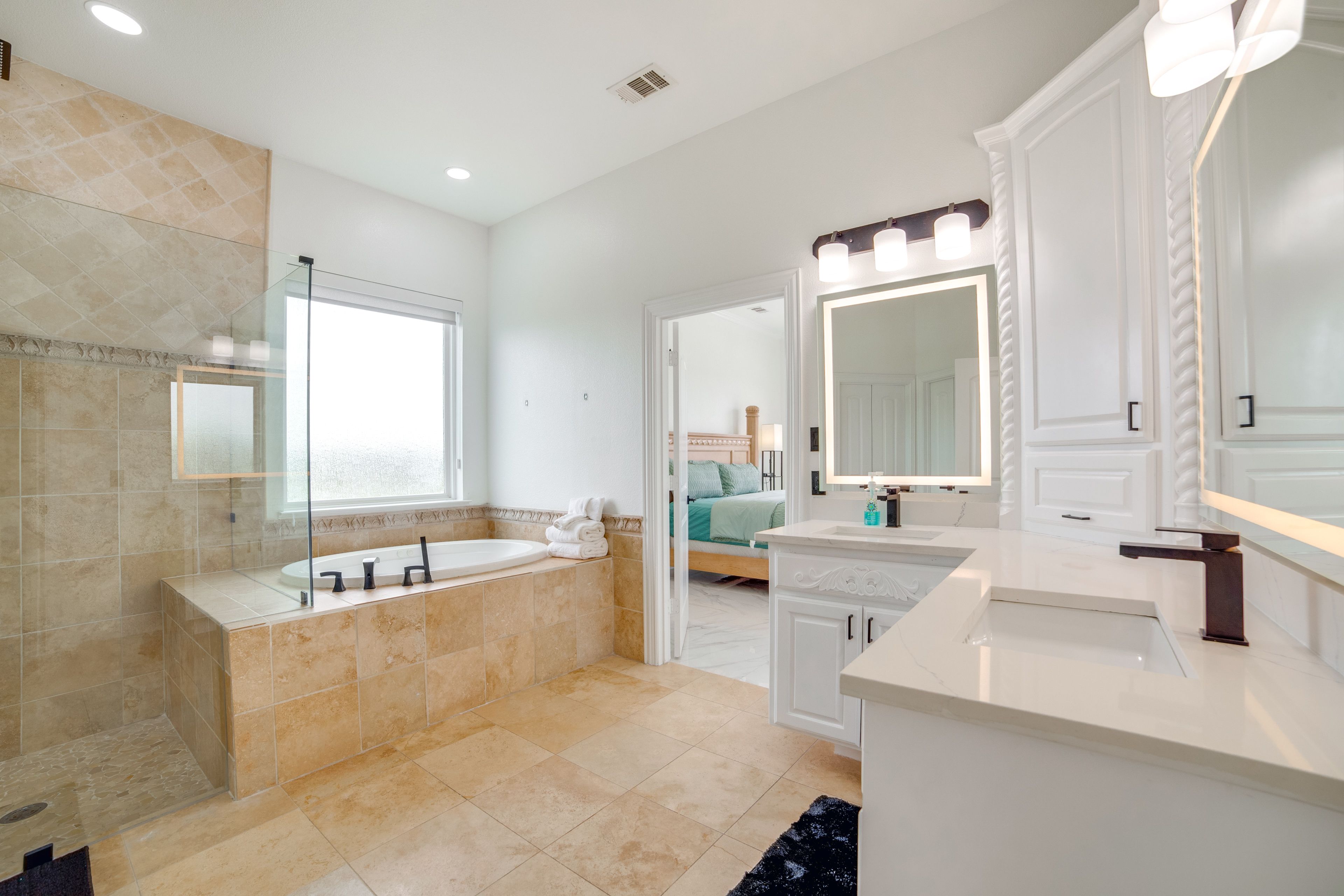 Full Bath | Towels | Hair Dryer | 1st Floor