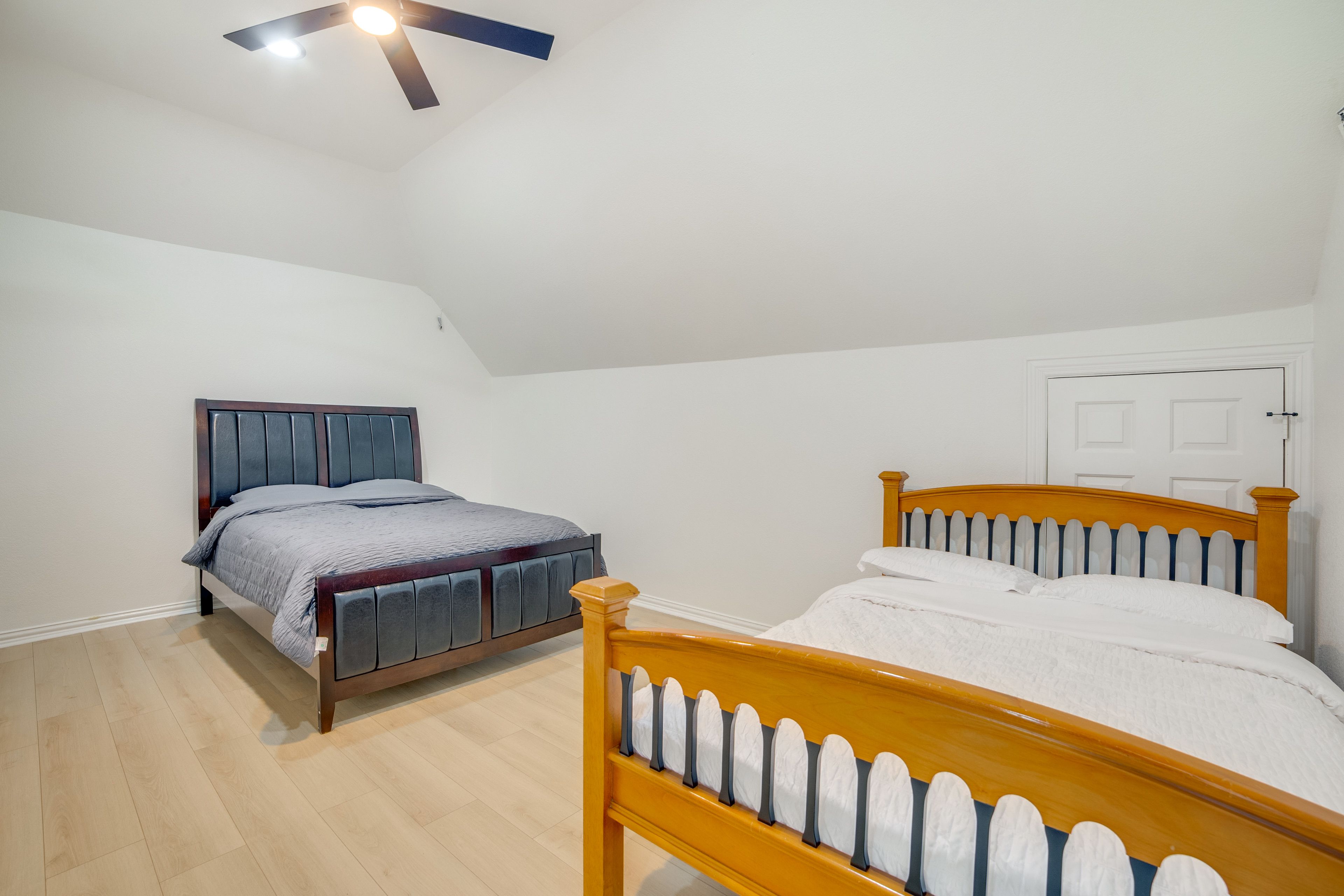 Bonus Room | Queen Bed | Full Bed | 2nd Floor