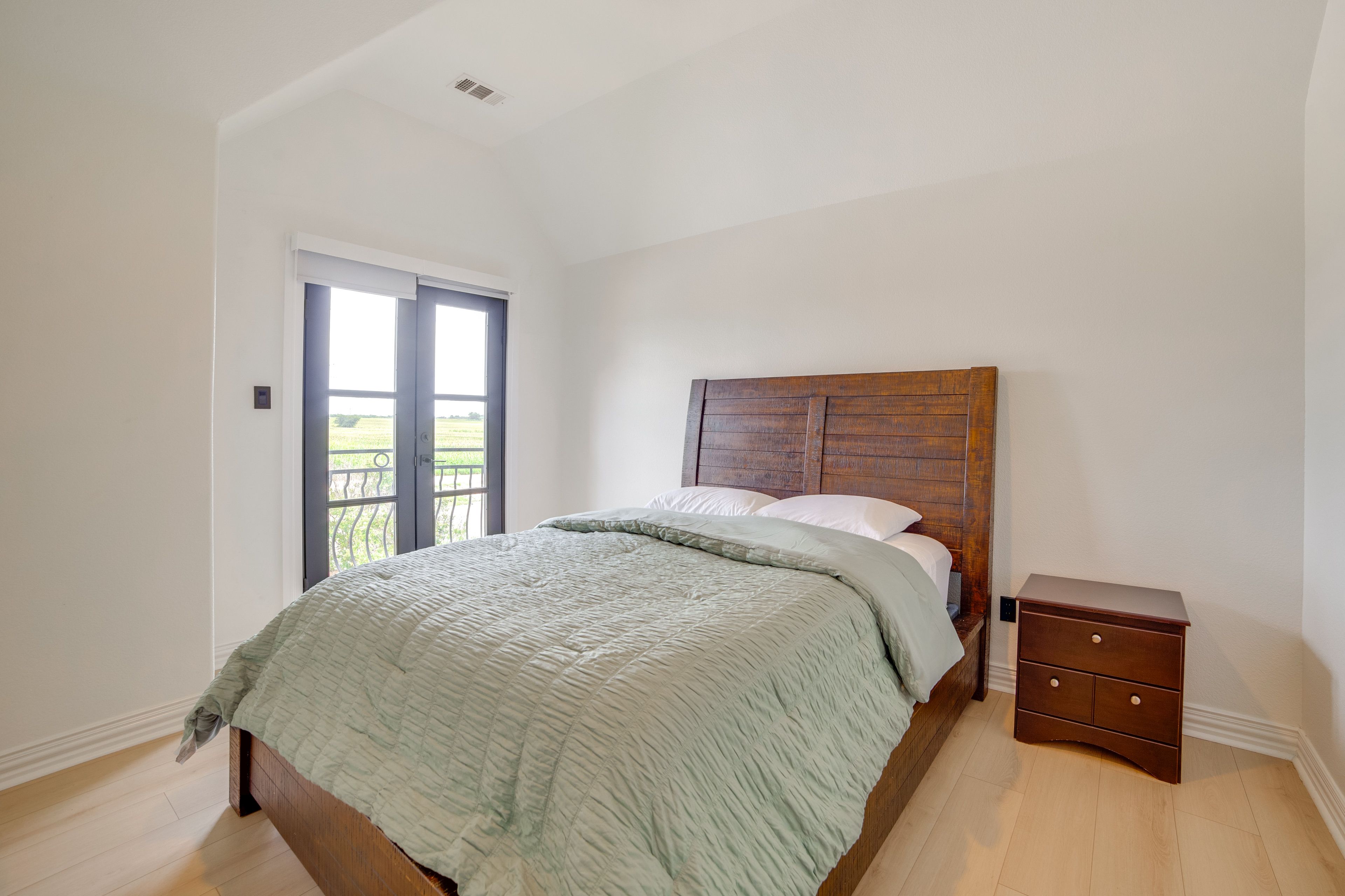Bedroom 2 | Queen Bed | 2nd Floor