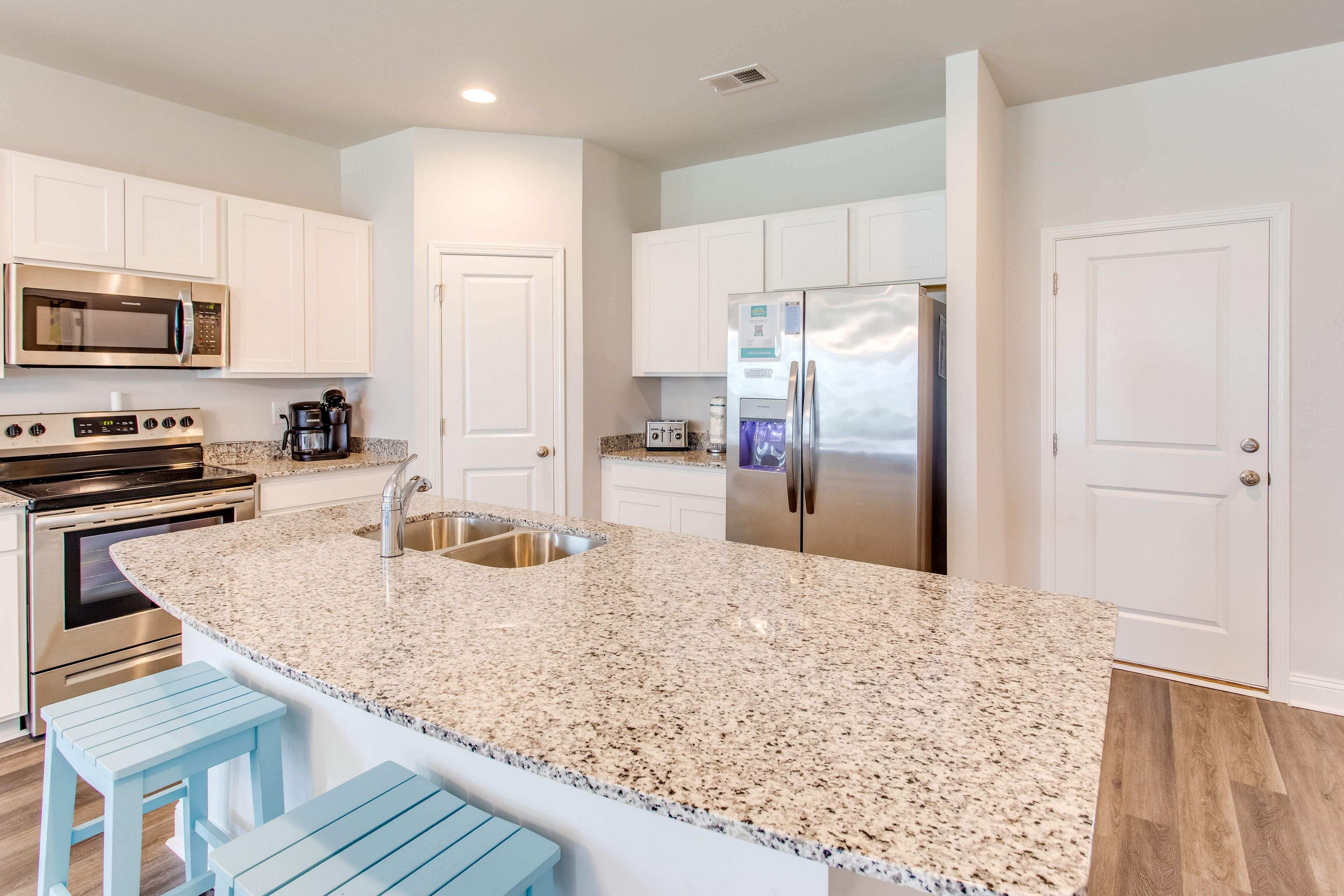 Kitchen | Free WiFi | Single-Story Unit