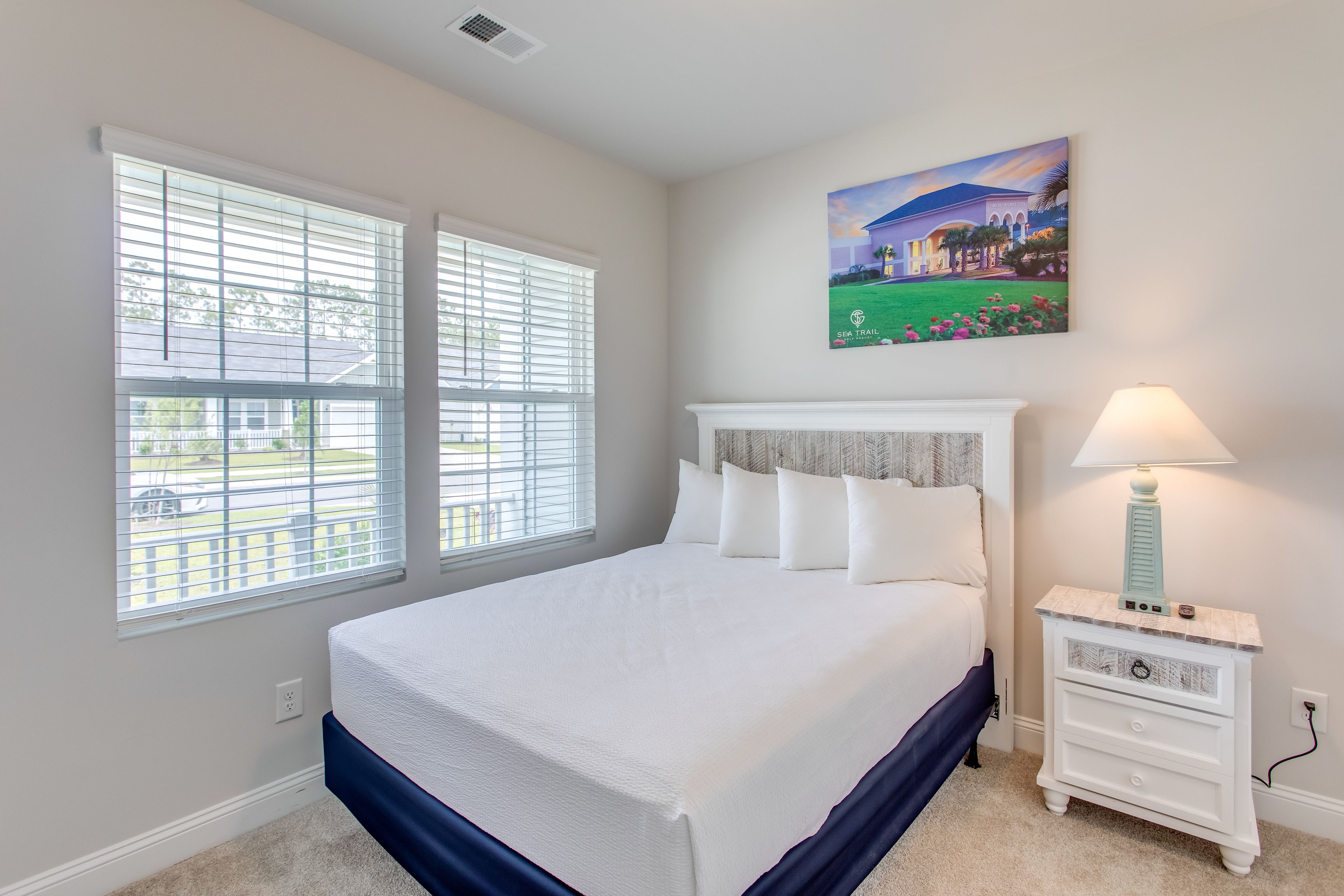 Bedroom 1 | Full Bed | Smart TV