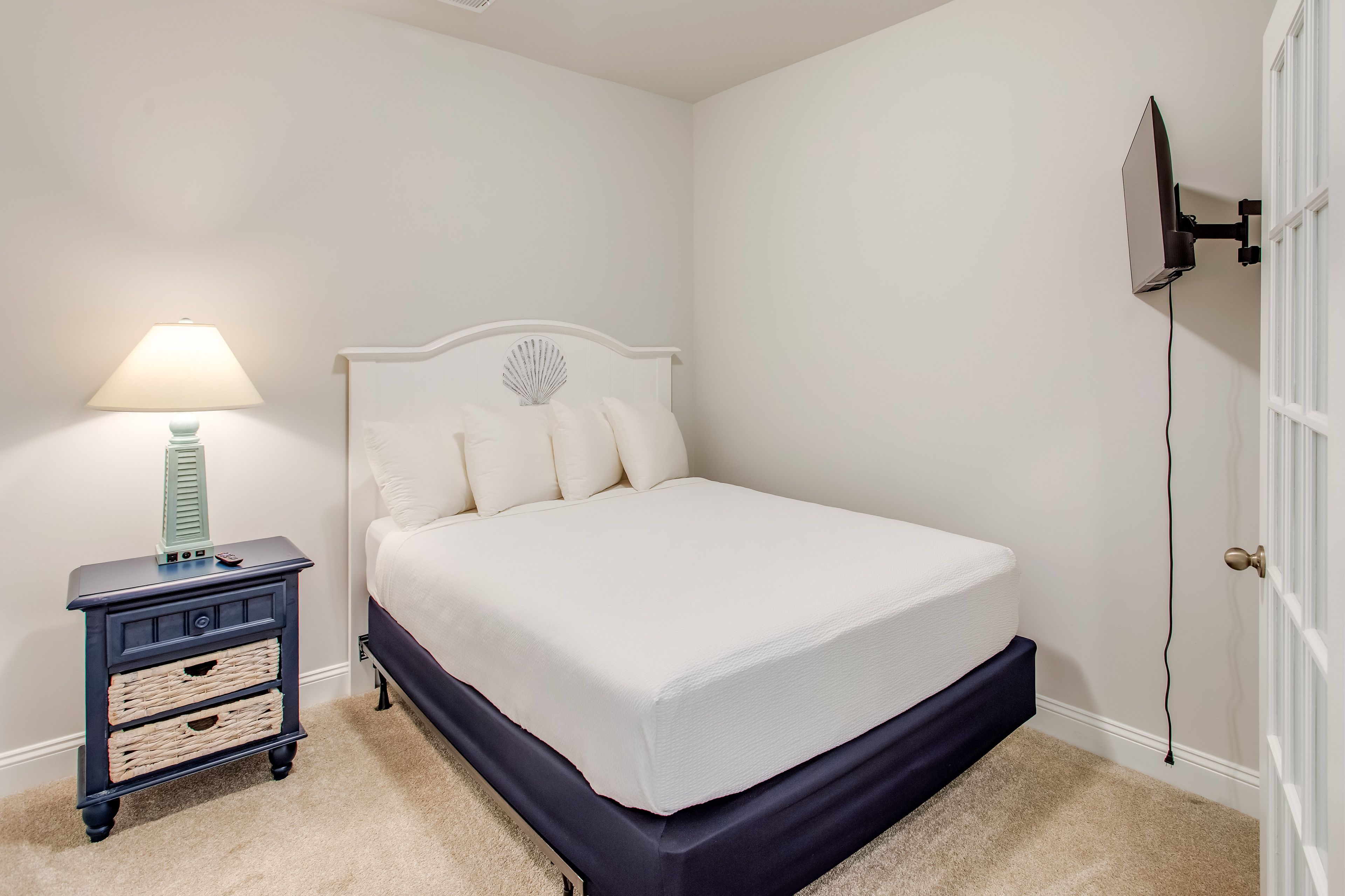 Bedroom 3 | Full Bed | Smart TV