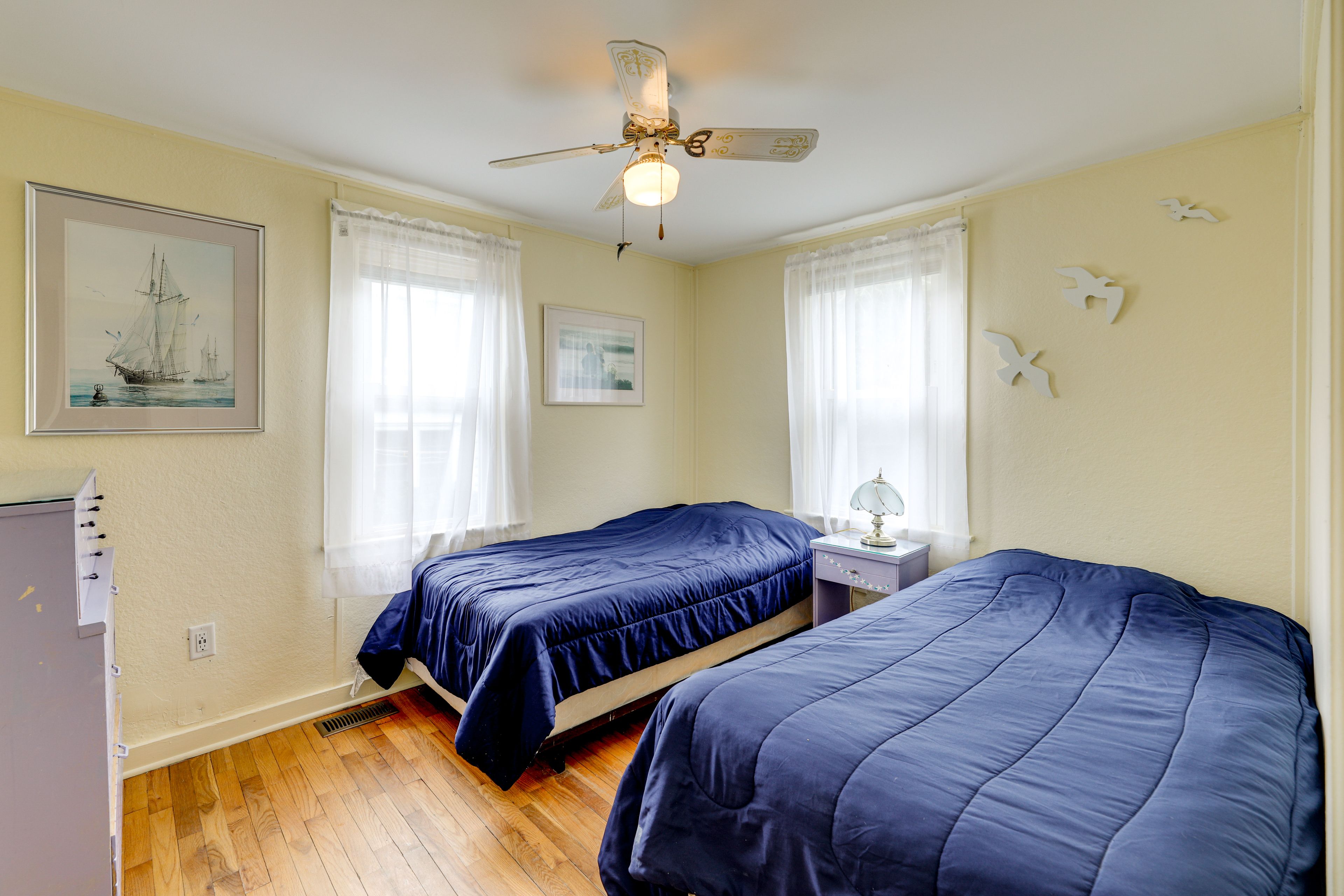 Bedroom 2 | 2 Twin Beds | 1st Floor