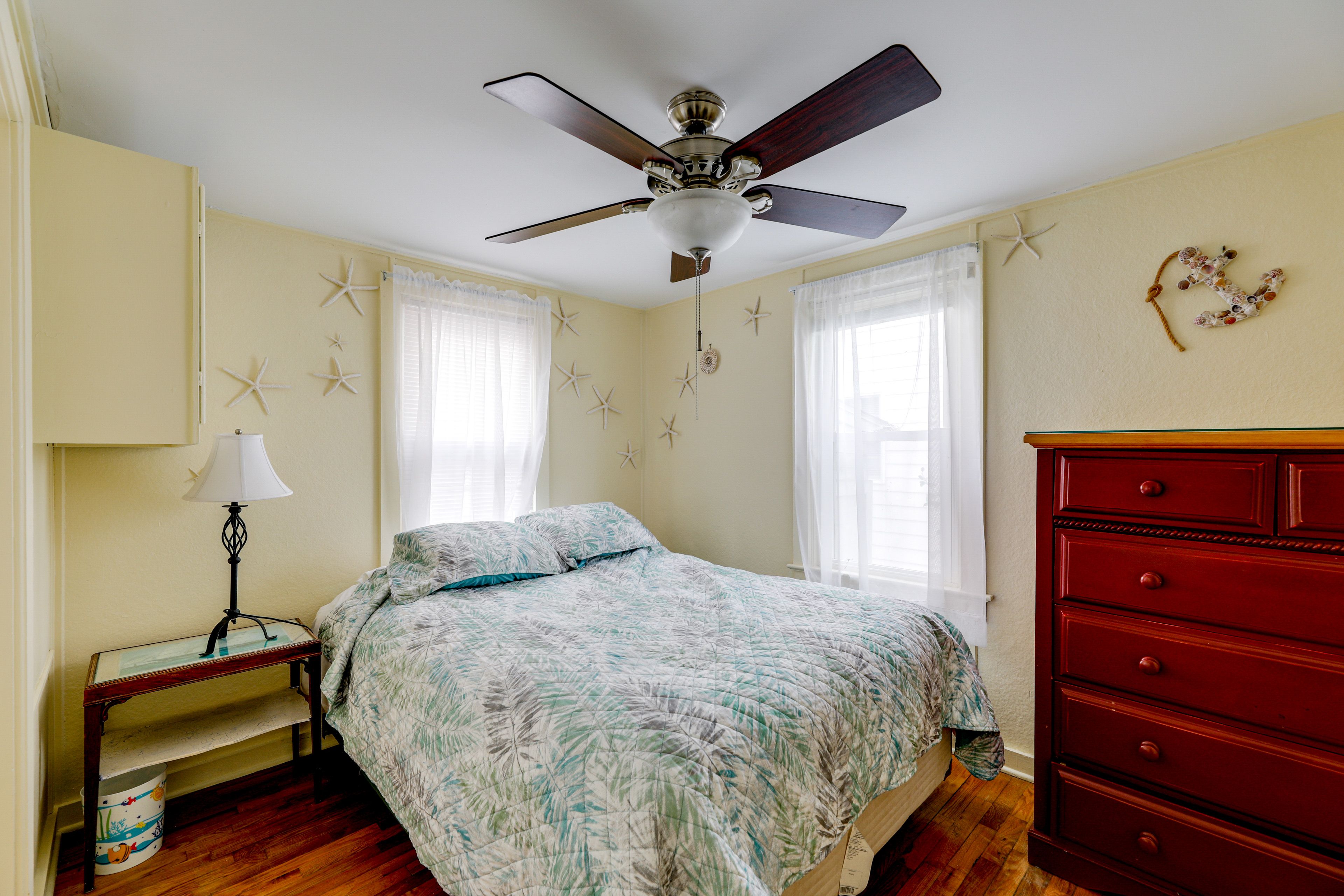 Bedroom 1 | Queen Bed | 1st Floor