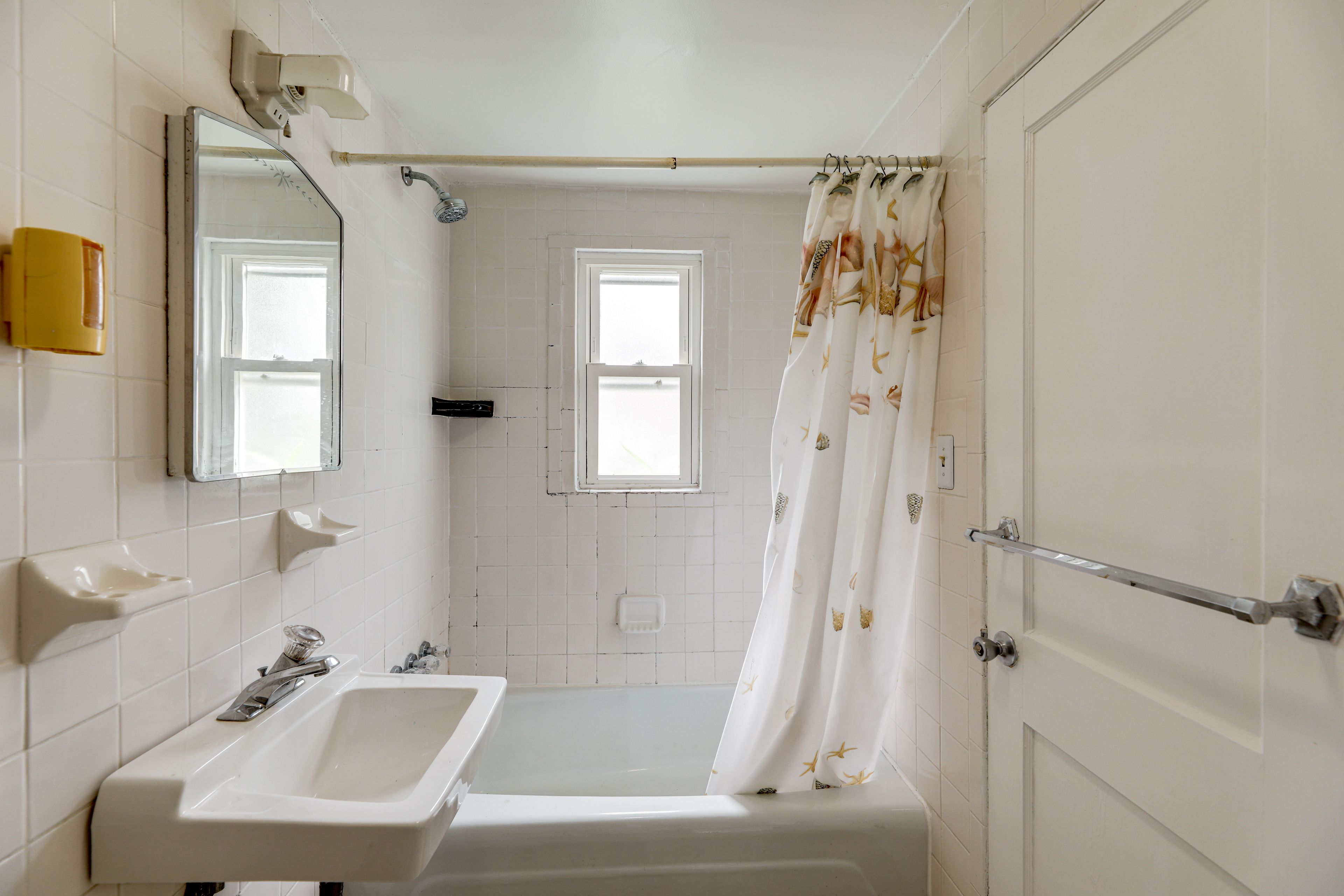 Full Bathroom | 1st Floor