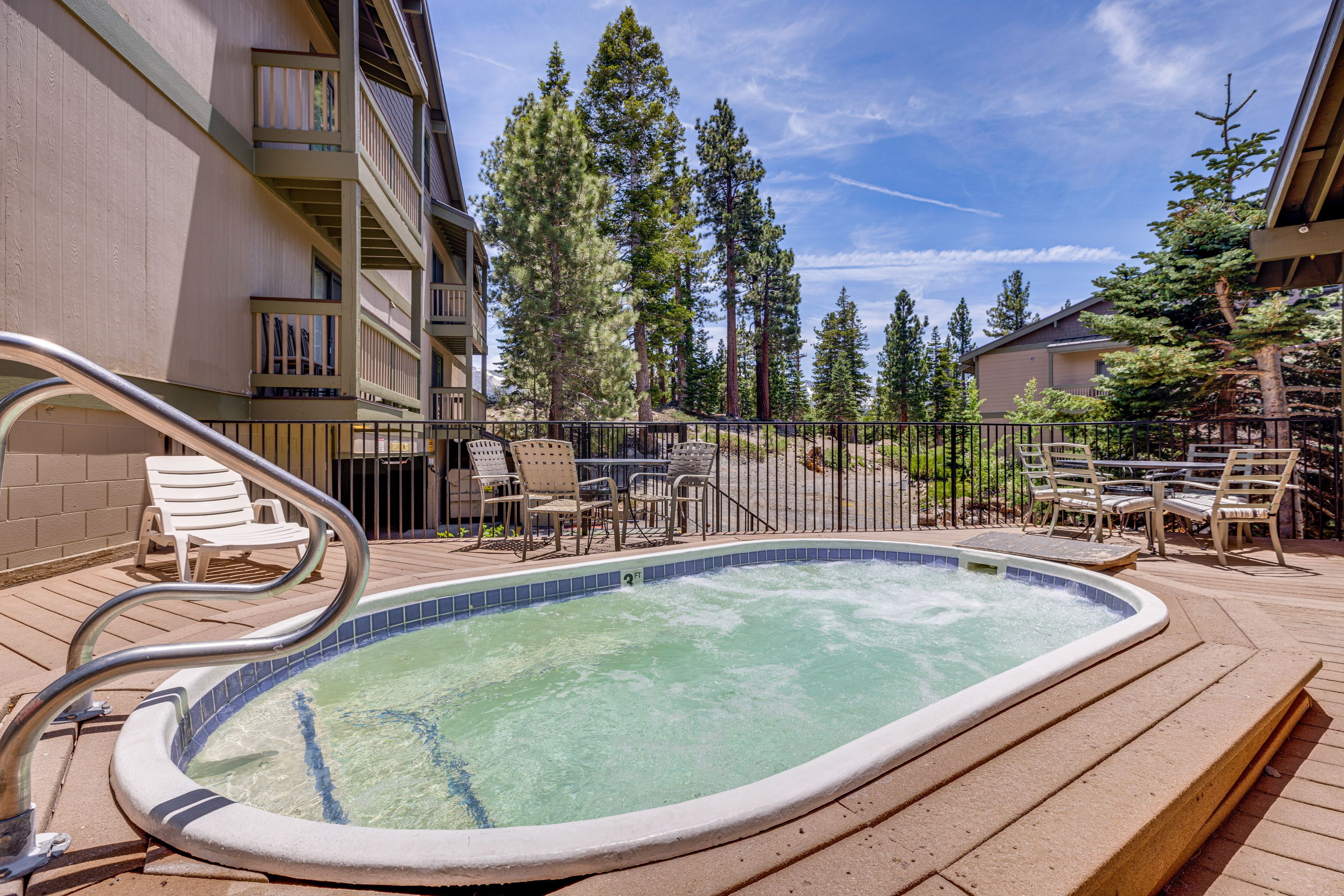 Crestview Condominiums | Community Amenities