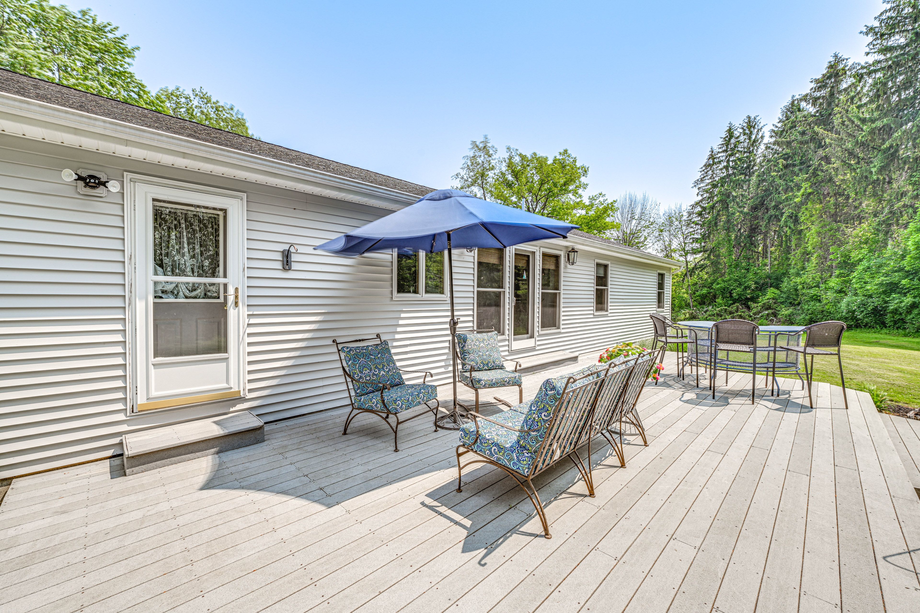 Deck | Outdoor Dining Area