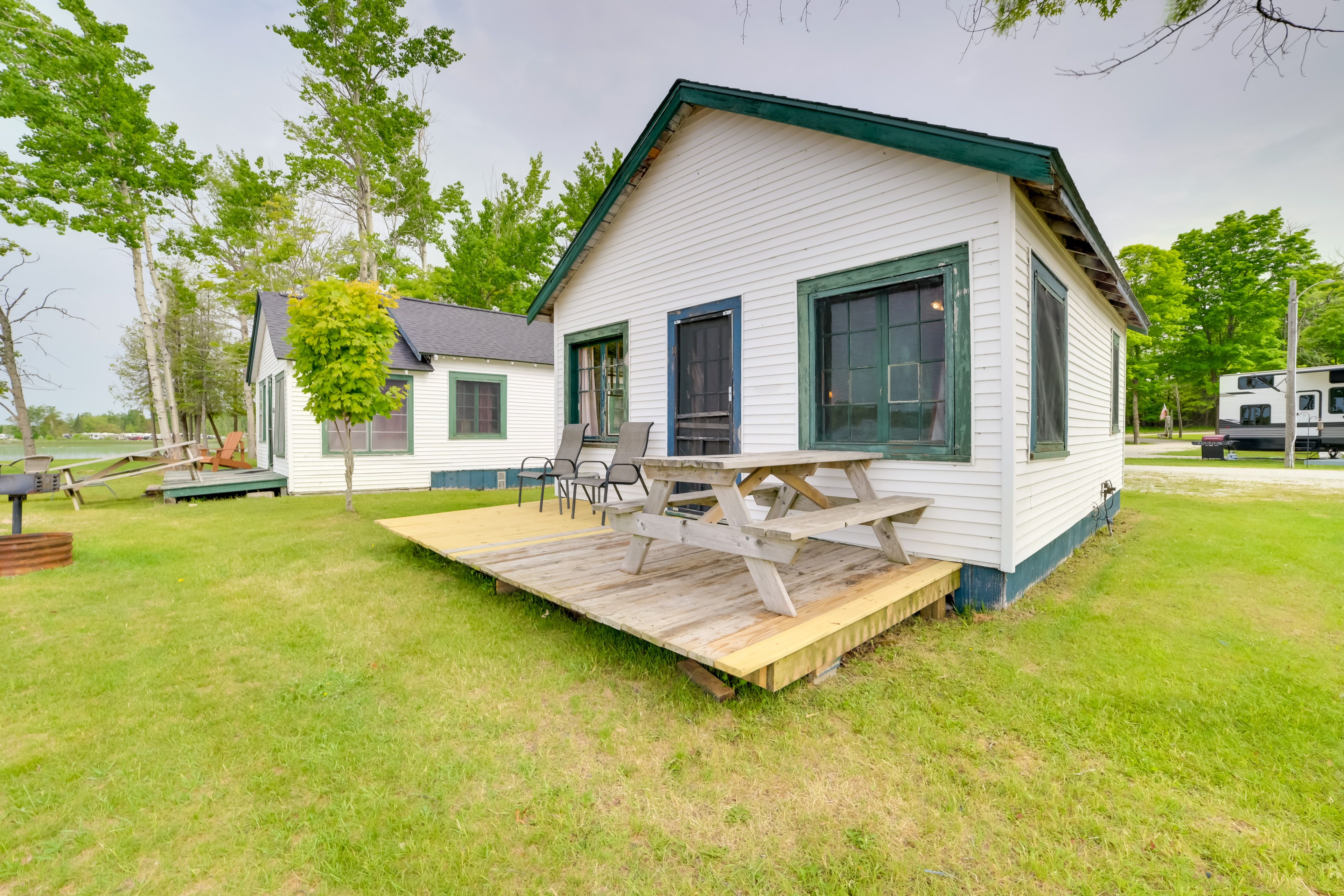 Cabin Exterior | Private Deck