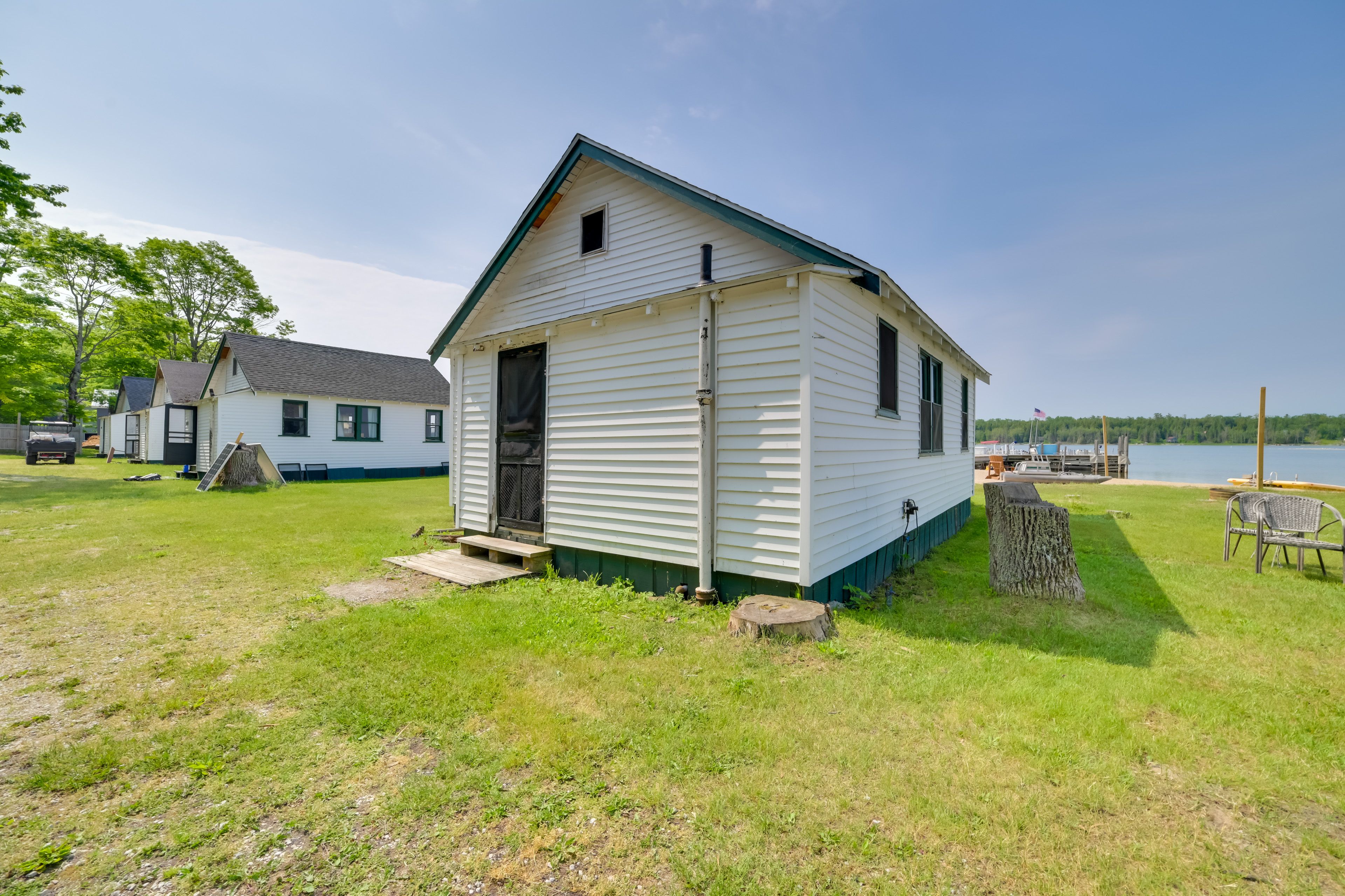 Cabin Exterior | Parking | Driveway (2 Vehicles) | Boat Trailer Parking Allowed