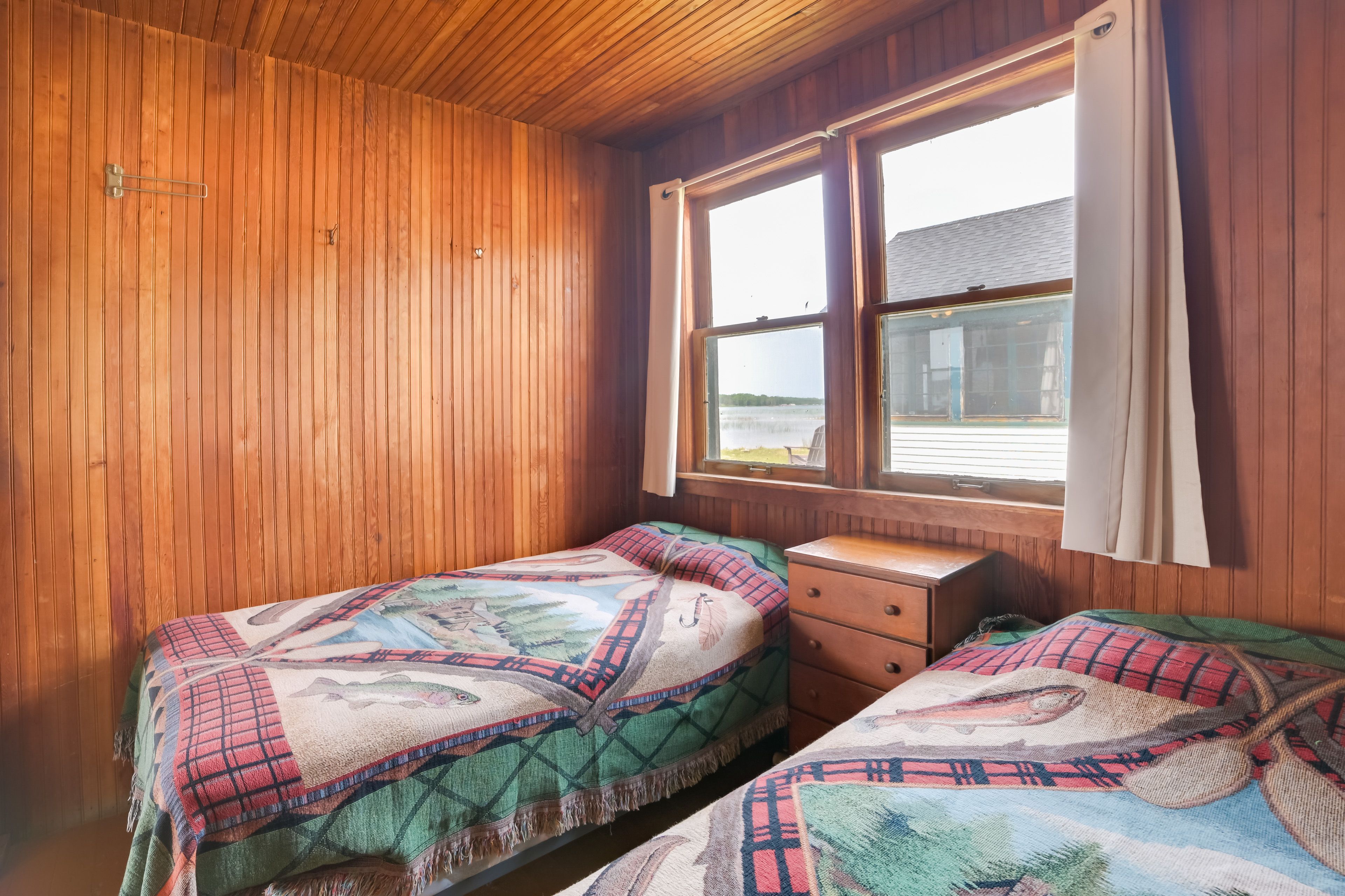 Bedroom 2 | 2 Twin Beds