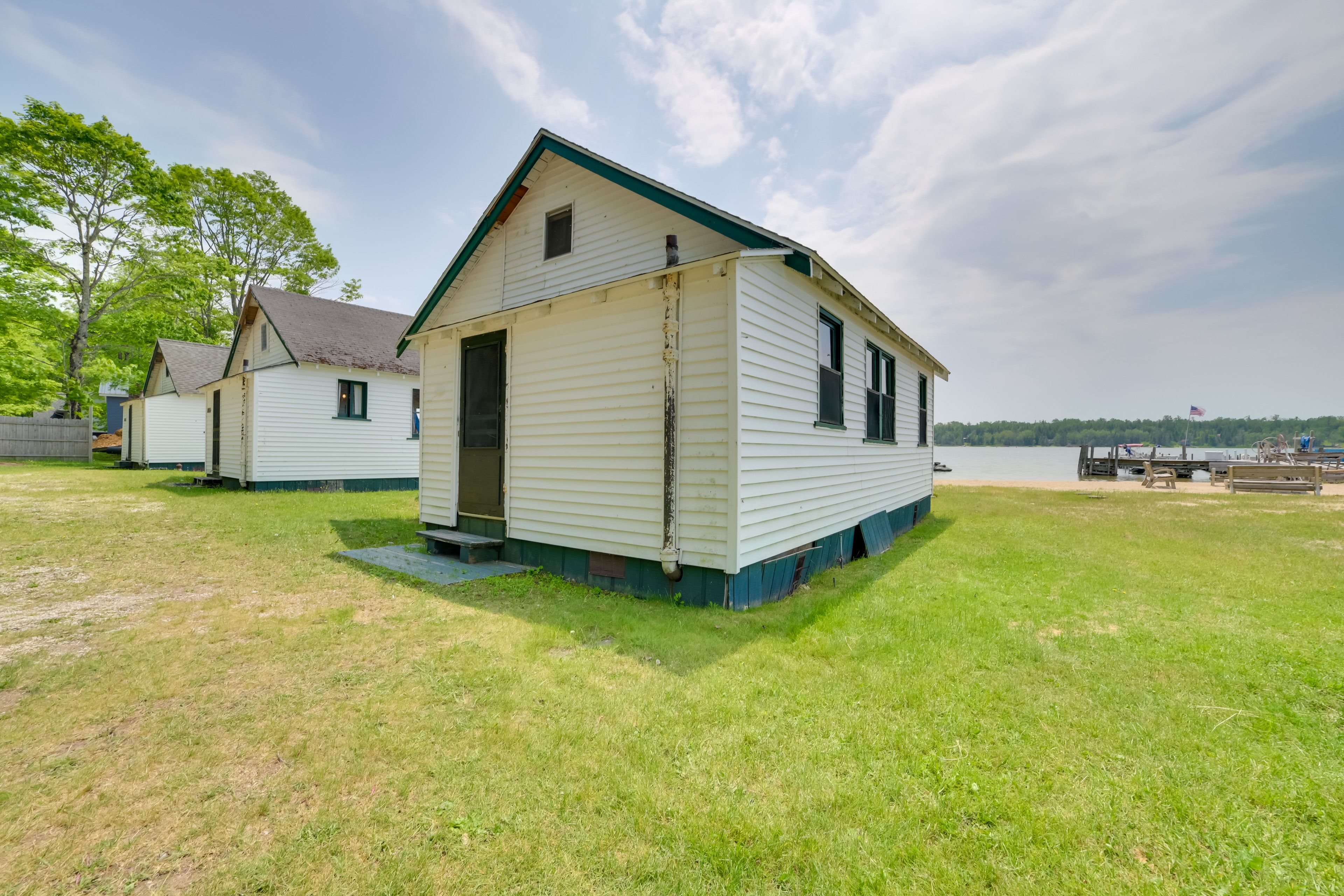 Cabin Exterior | Driveway (2 Vehicles) | Boat Trailer Parking